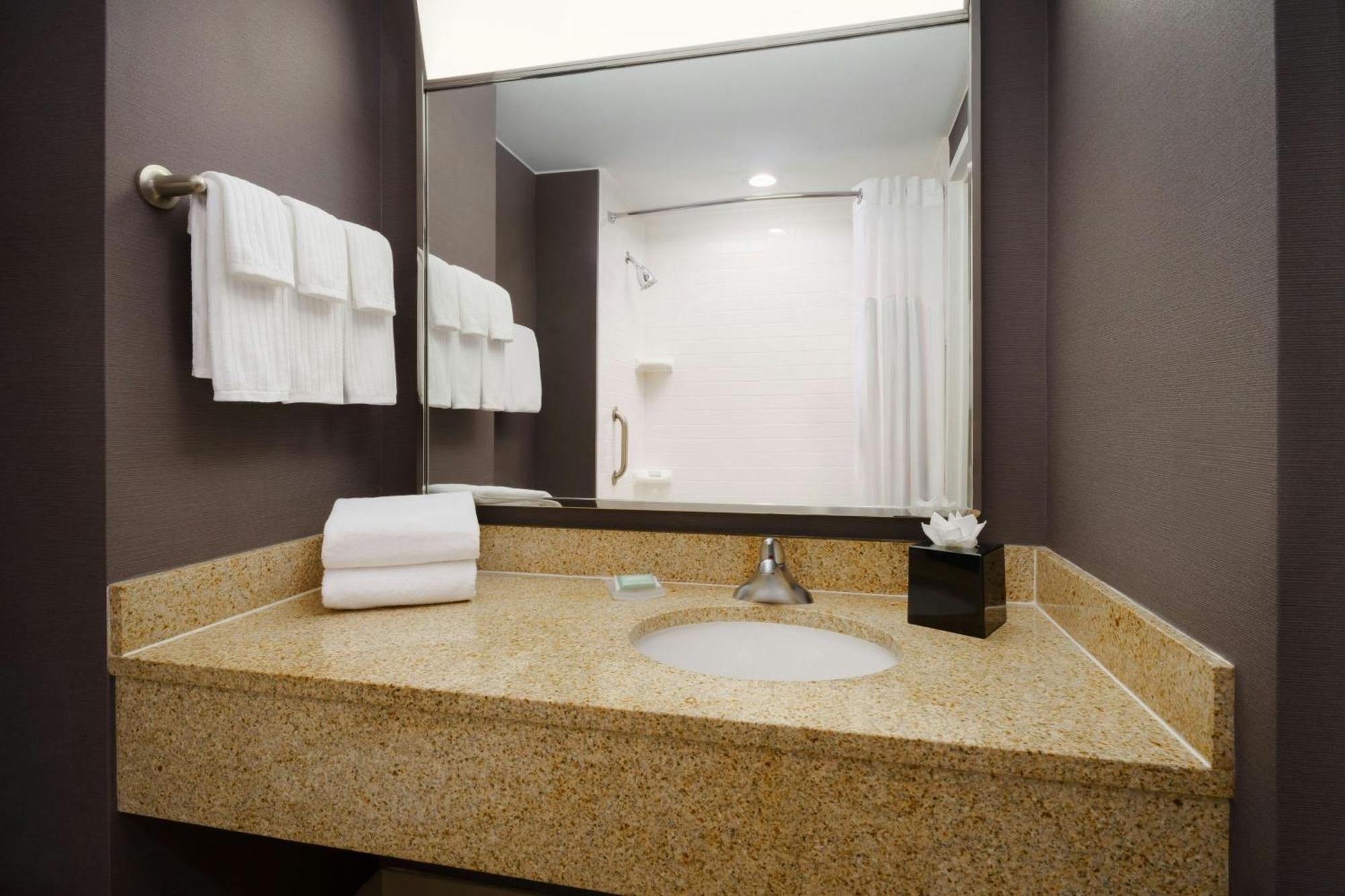 Courtyard By Marriott Manhattan Upper East Side Hotel