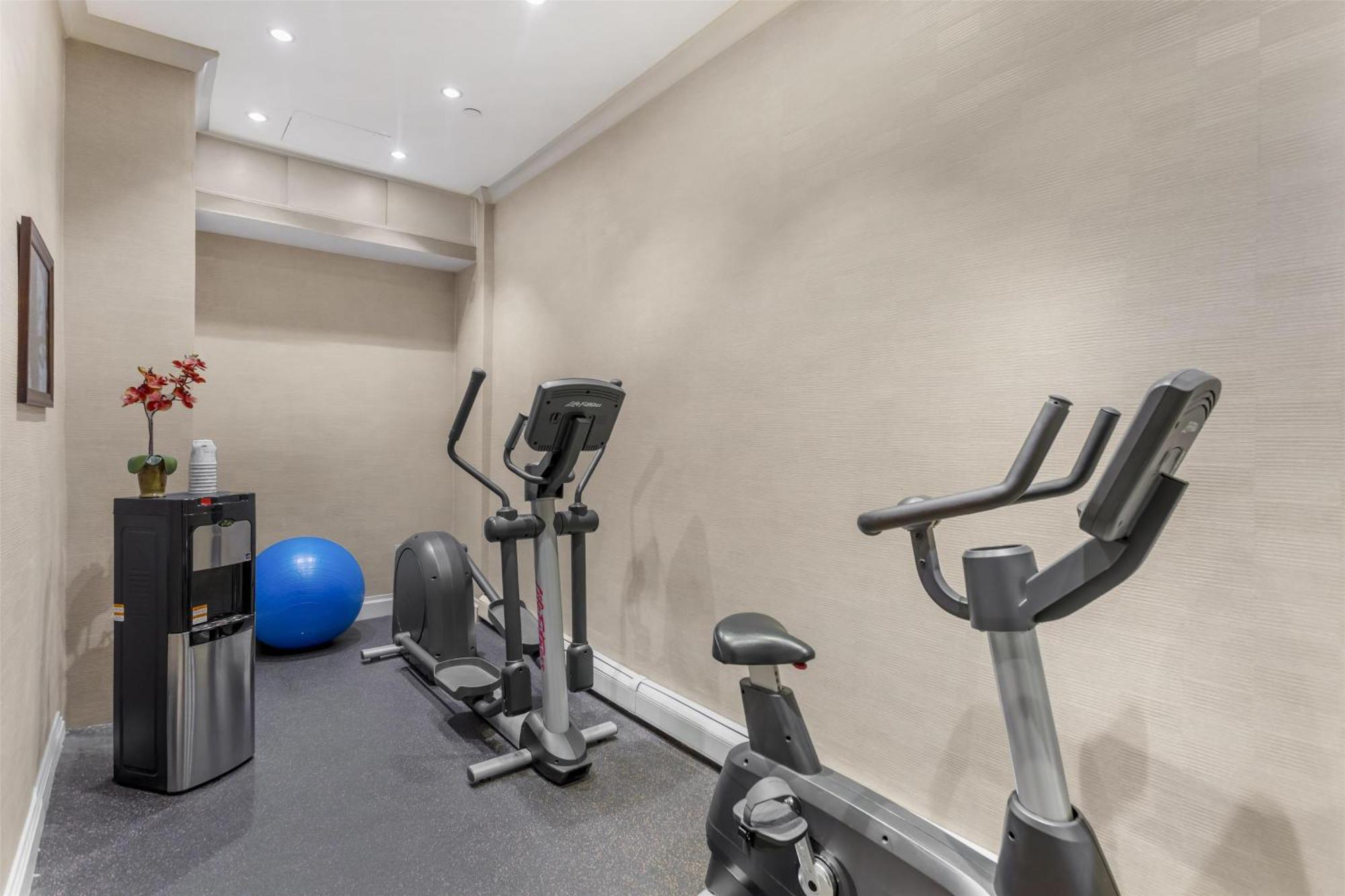 Hotel Western Queens Gold Coast New York