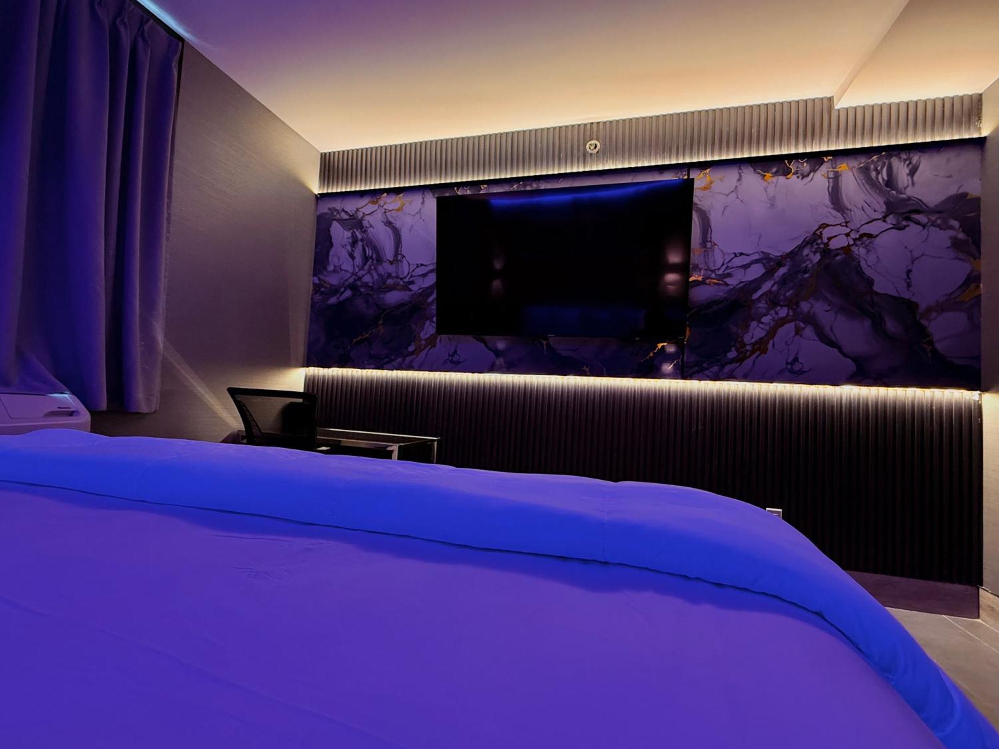 Umbrella Bronx Hotel *