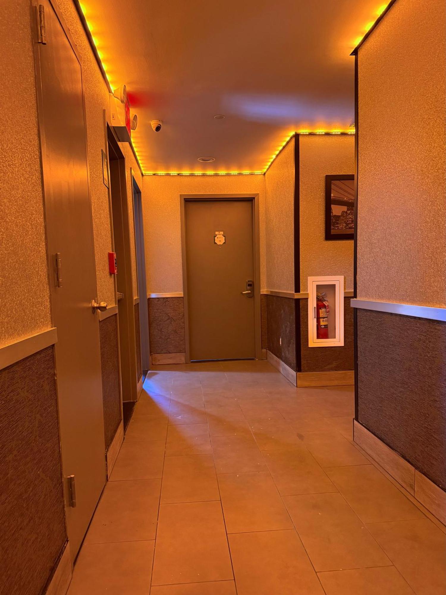 Hotel Umbrella Bronx *