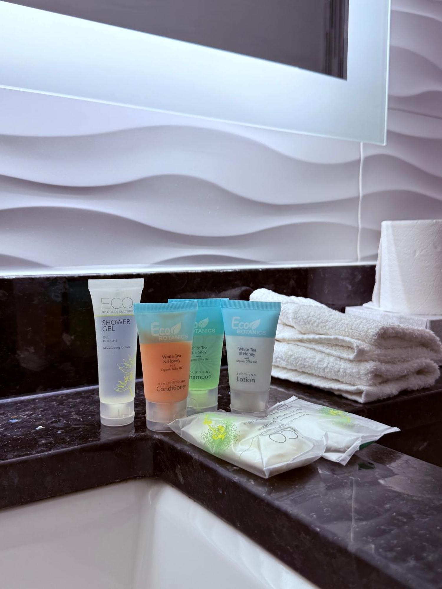 Umbrella Bronx Hotel *