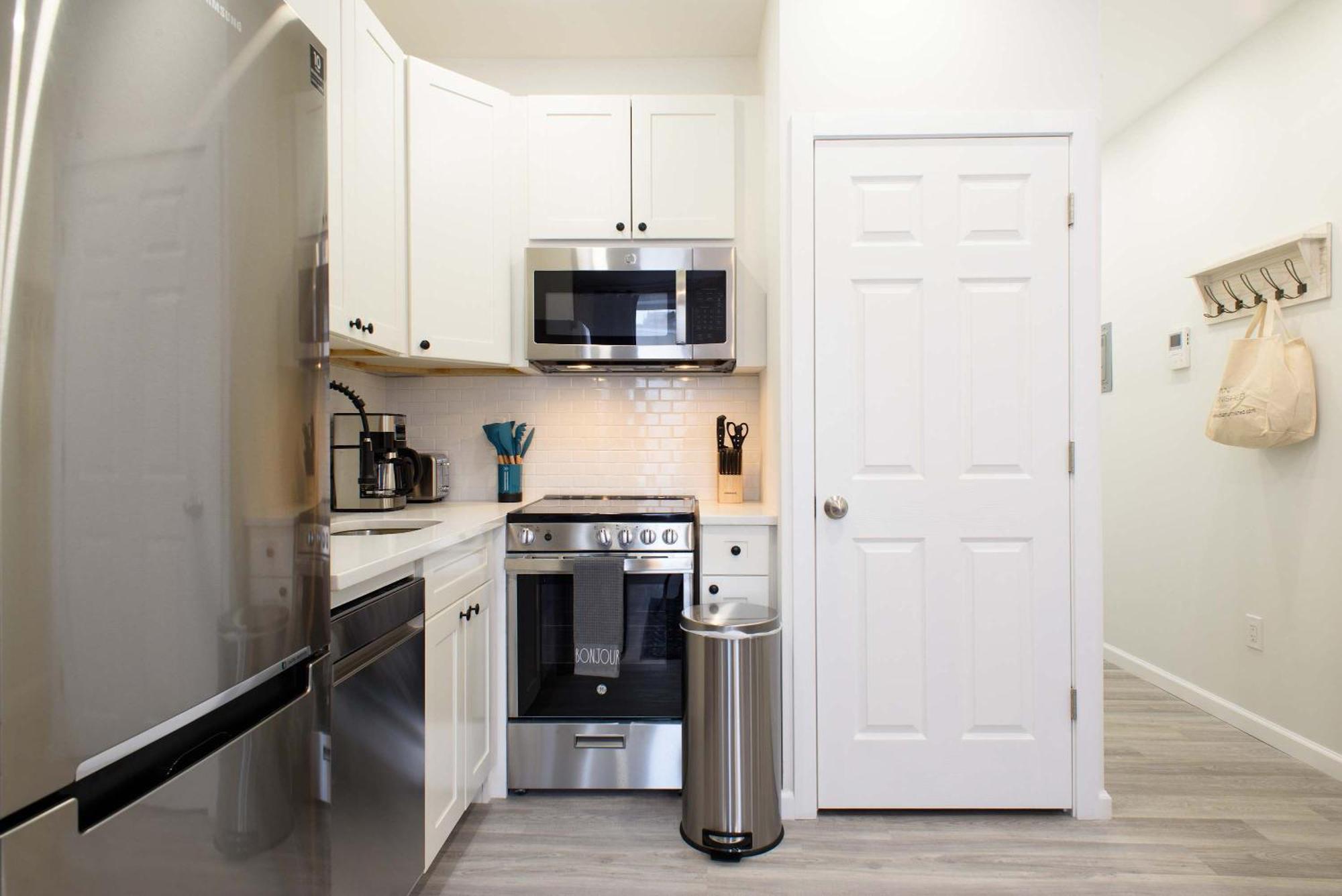 Apartment 240-11 New Prime Upper East W&d *