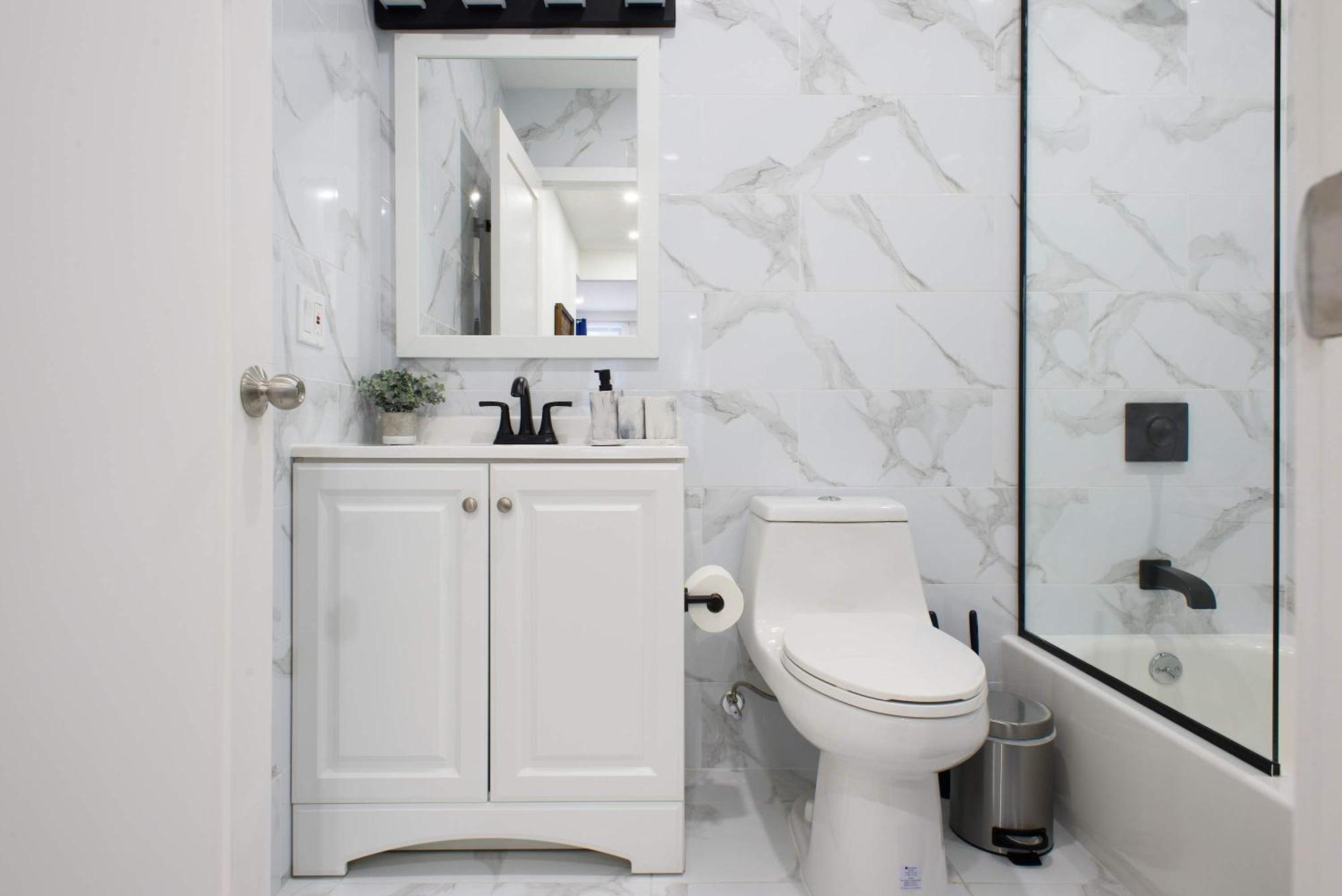 240-12 Brand New Prime Location W&d Apartment New York