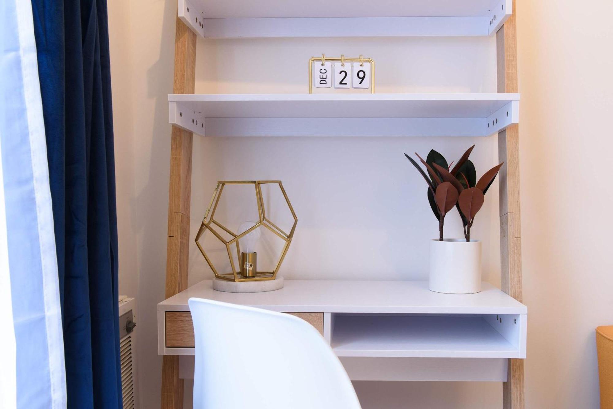 69-5d Modern Lower East East 1br Brand New