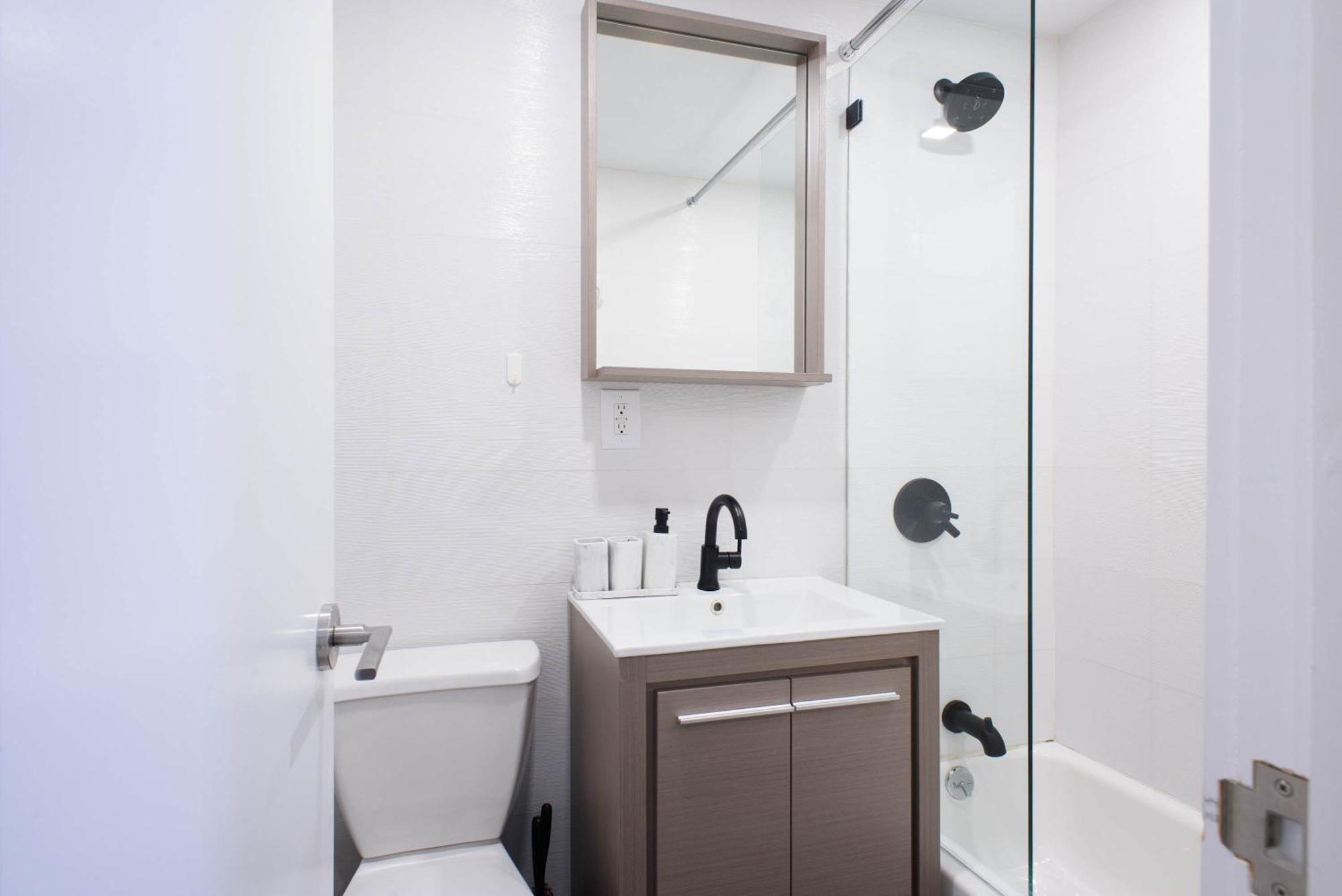 Apartment 69-3d Prime Lower East East Brand New 1br