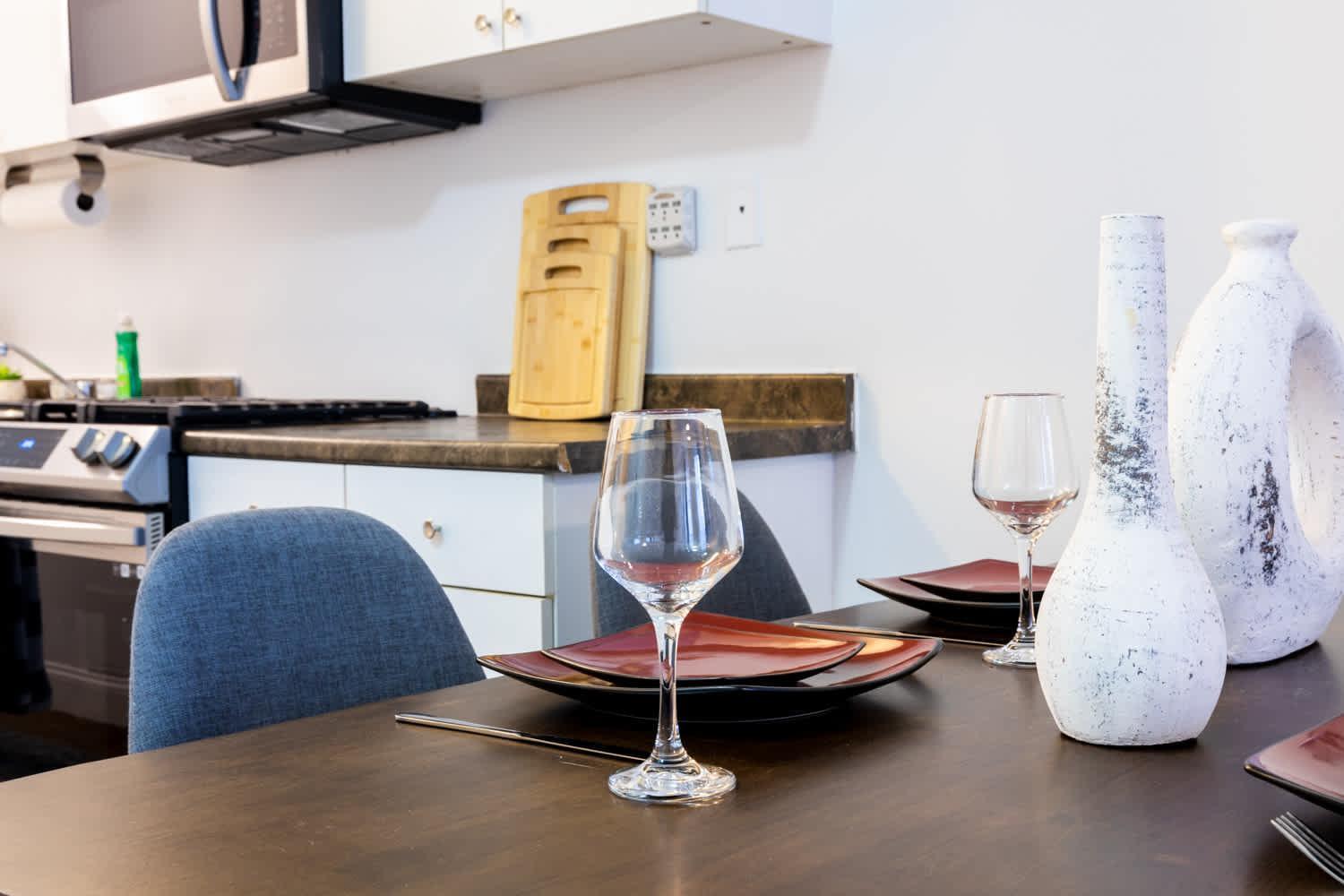 1435-2 3 Bedrooms 2bath W D Ues *