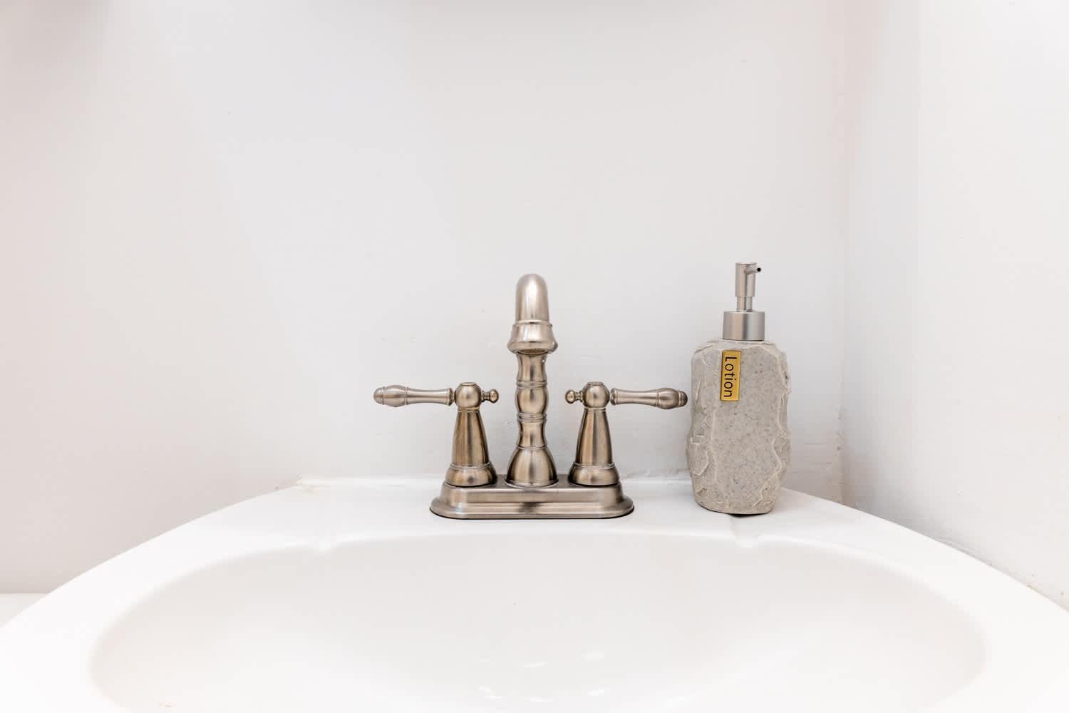 Apartment 1435-2 3 Bedrooms 2bath W D Ues *