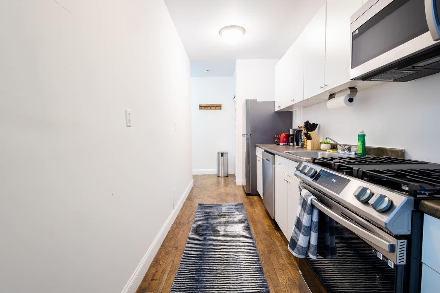 Apartment 1435-2 3 Bedrooms 2bath W D Ues *