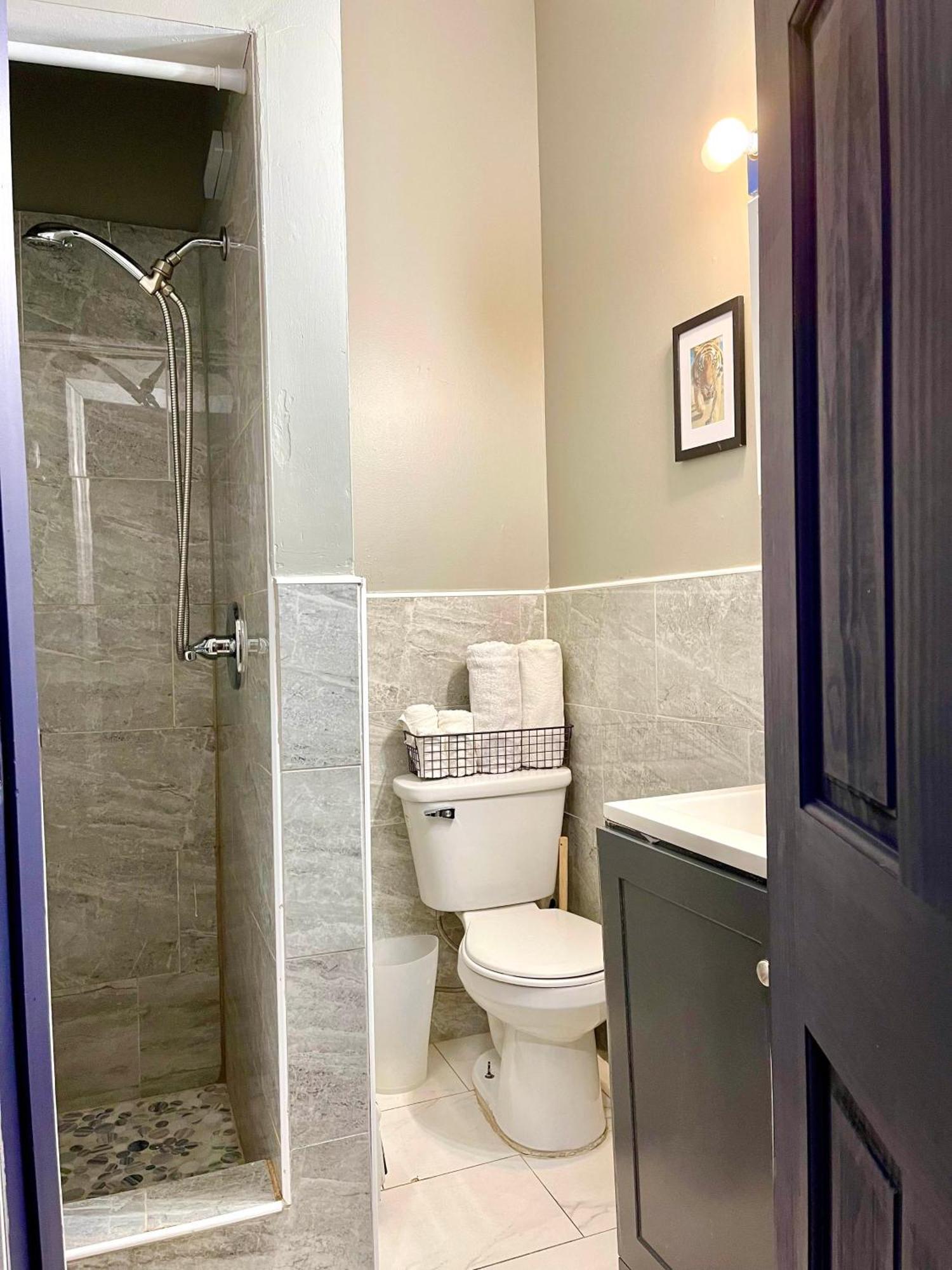 Cozy Staycation - Brooklyn Close To Train Stations Apartment New York