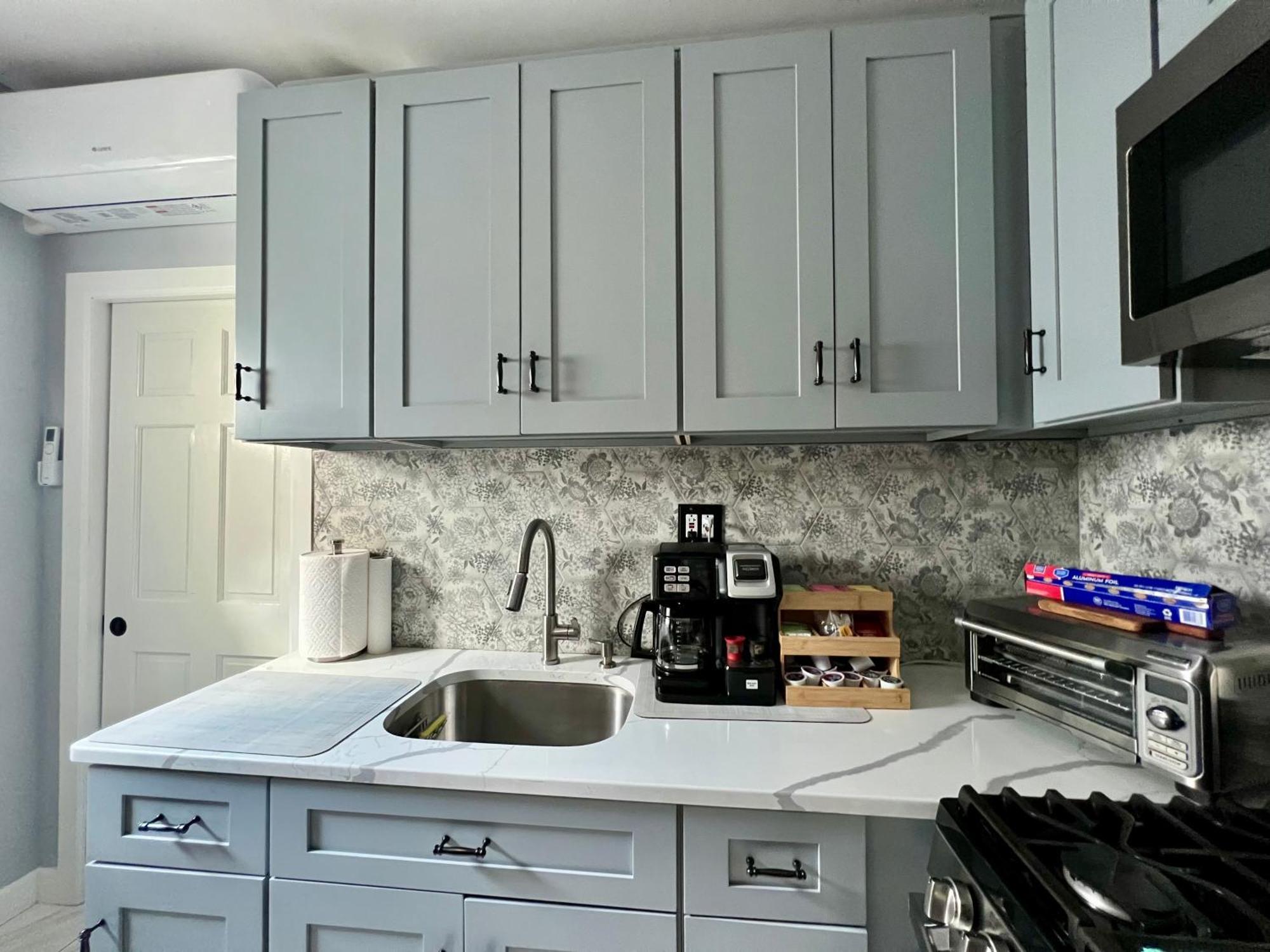3 Bedrooms In 2nd Floor Modern Brooklyn Home, Close To J Train