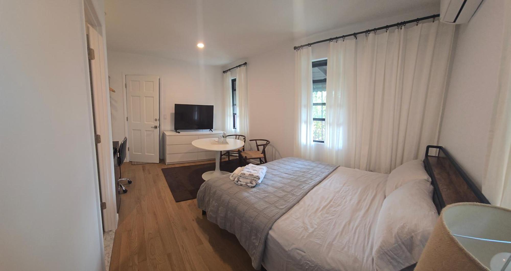 Guest house Astoria, Steps Away From Manhattan