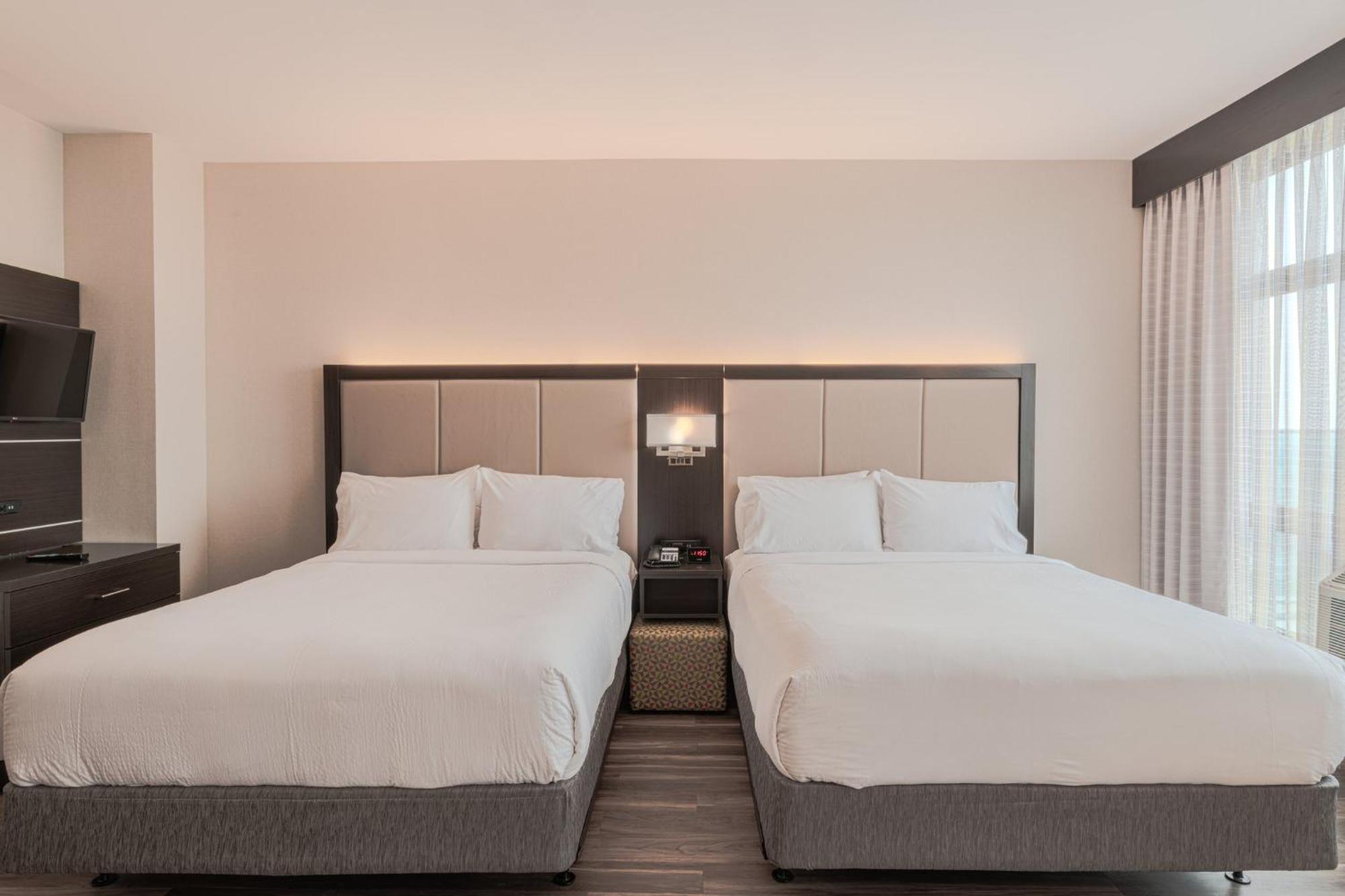 Express Long Island E - By Ihg Hotel 3*