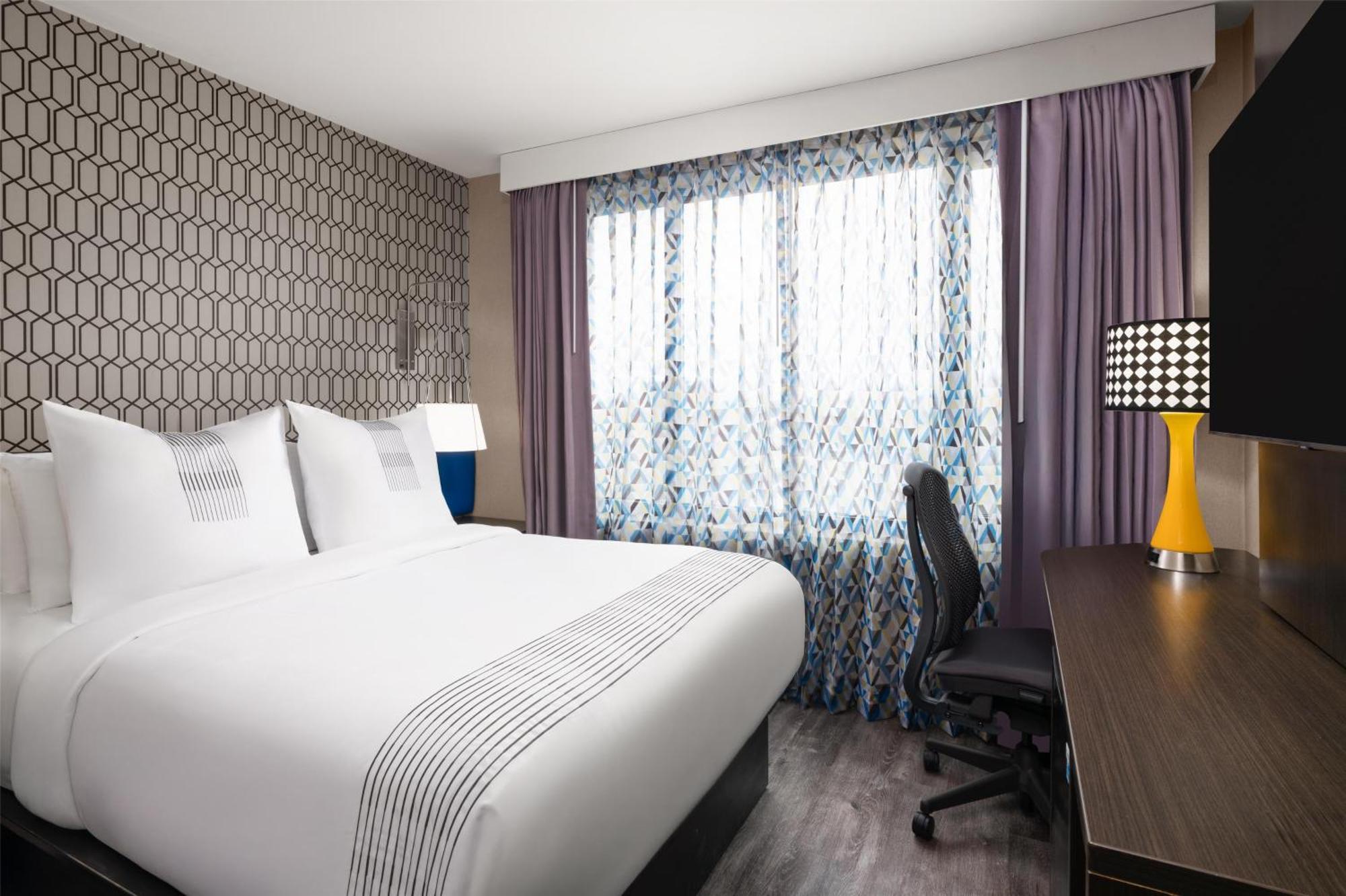 Hotel Glo Western Bronx Nyc