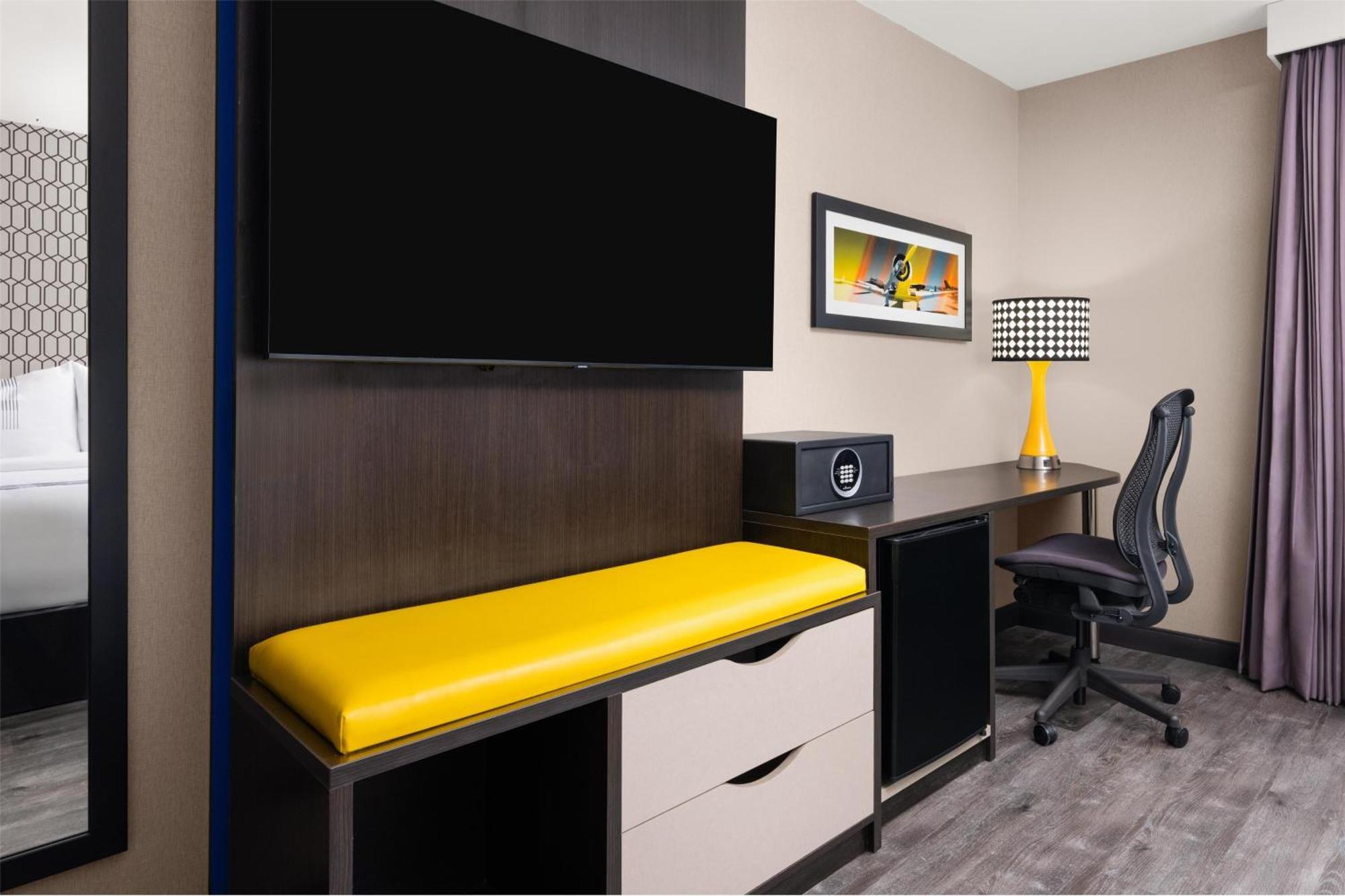 Glo Western Bronx Nyc Hotel New York