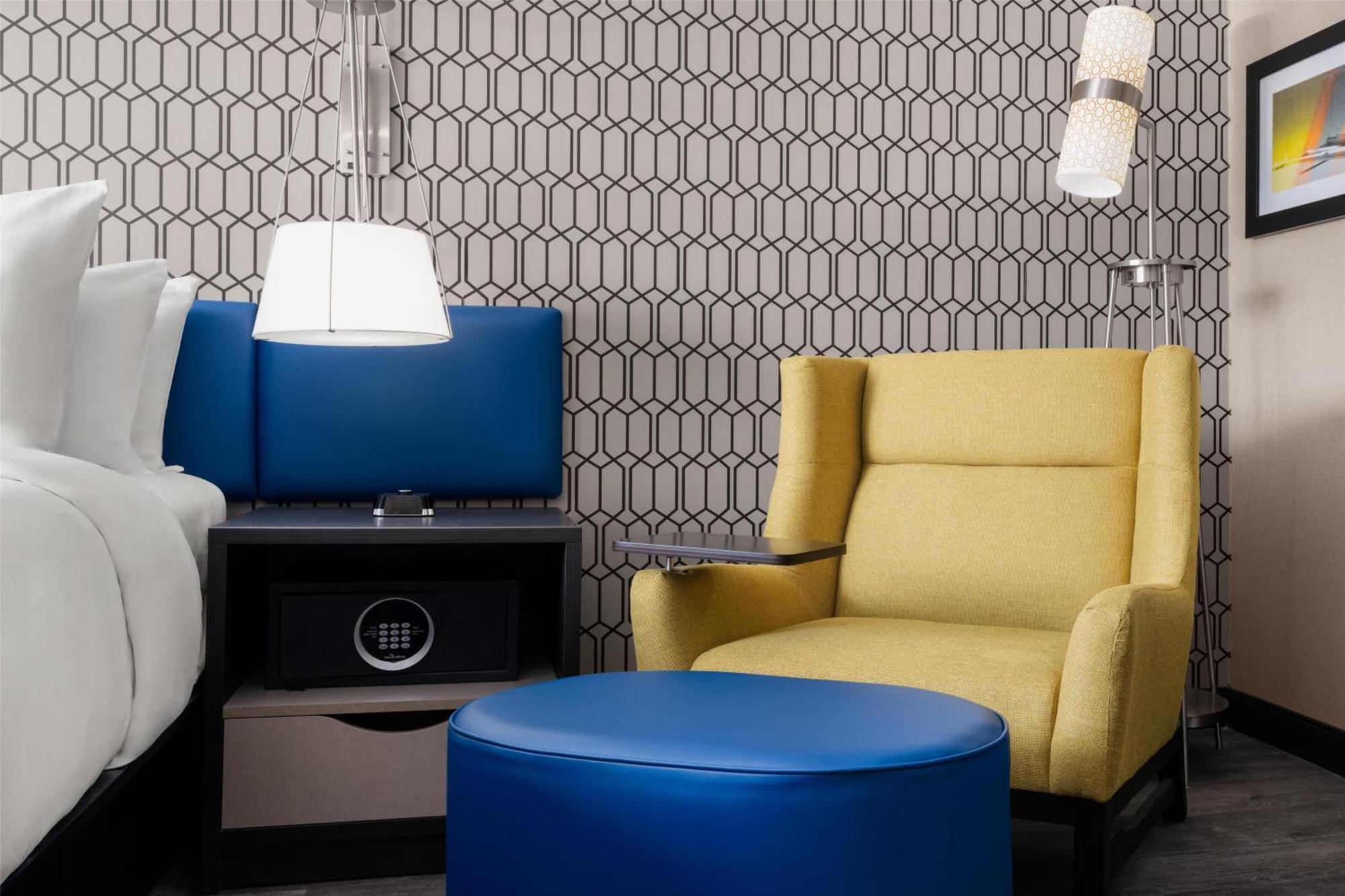 Glo Western Bronx Nyc 3*