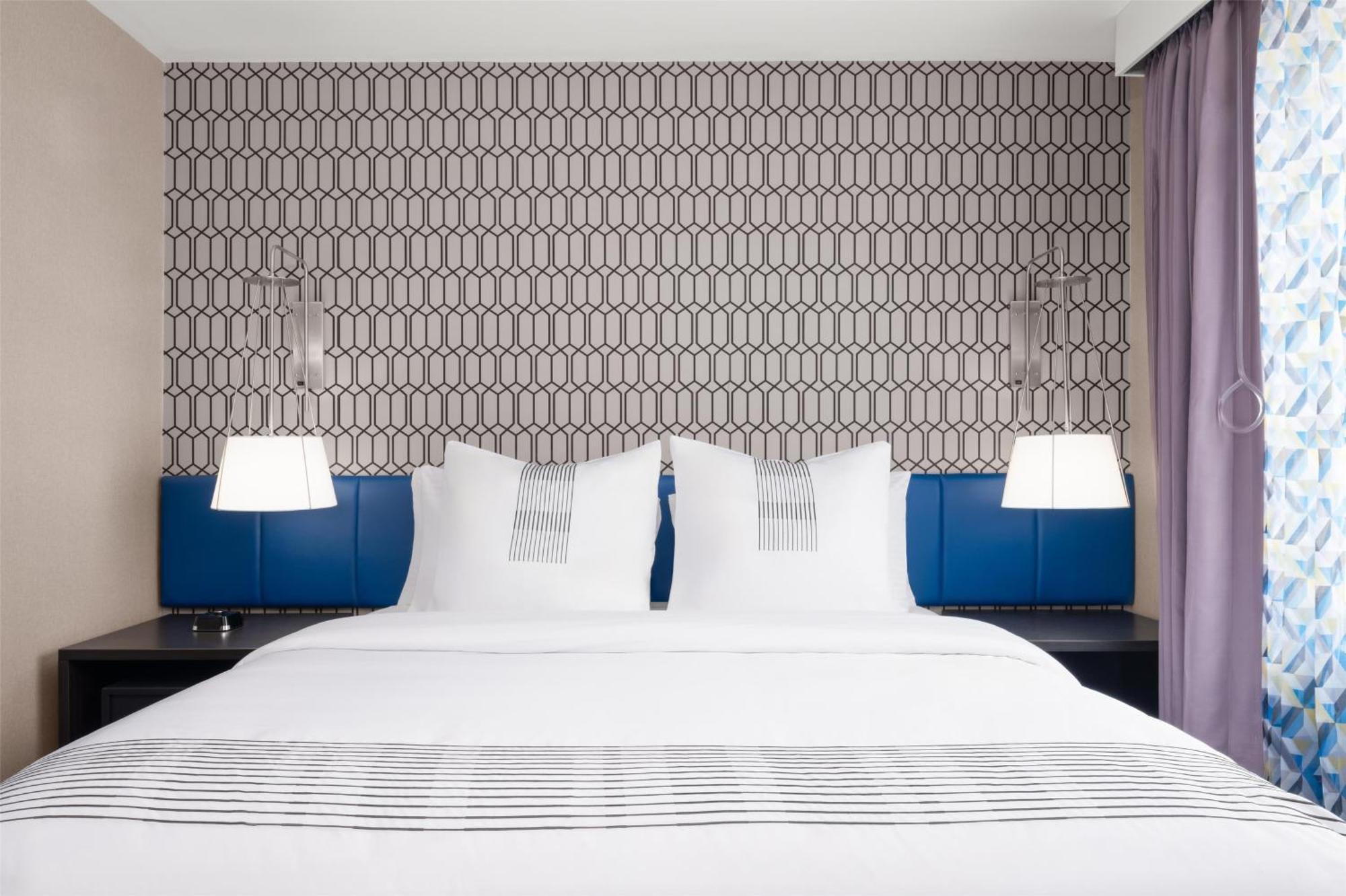 Glo Western Bronx Nyc Hotel