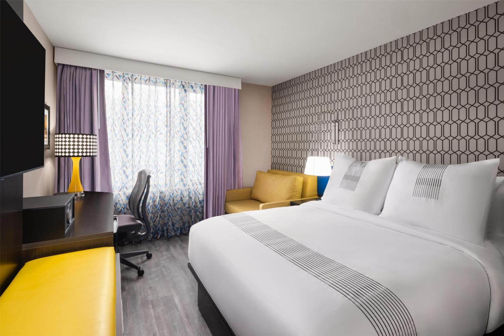 Glo Western Bronx Nyc 3*