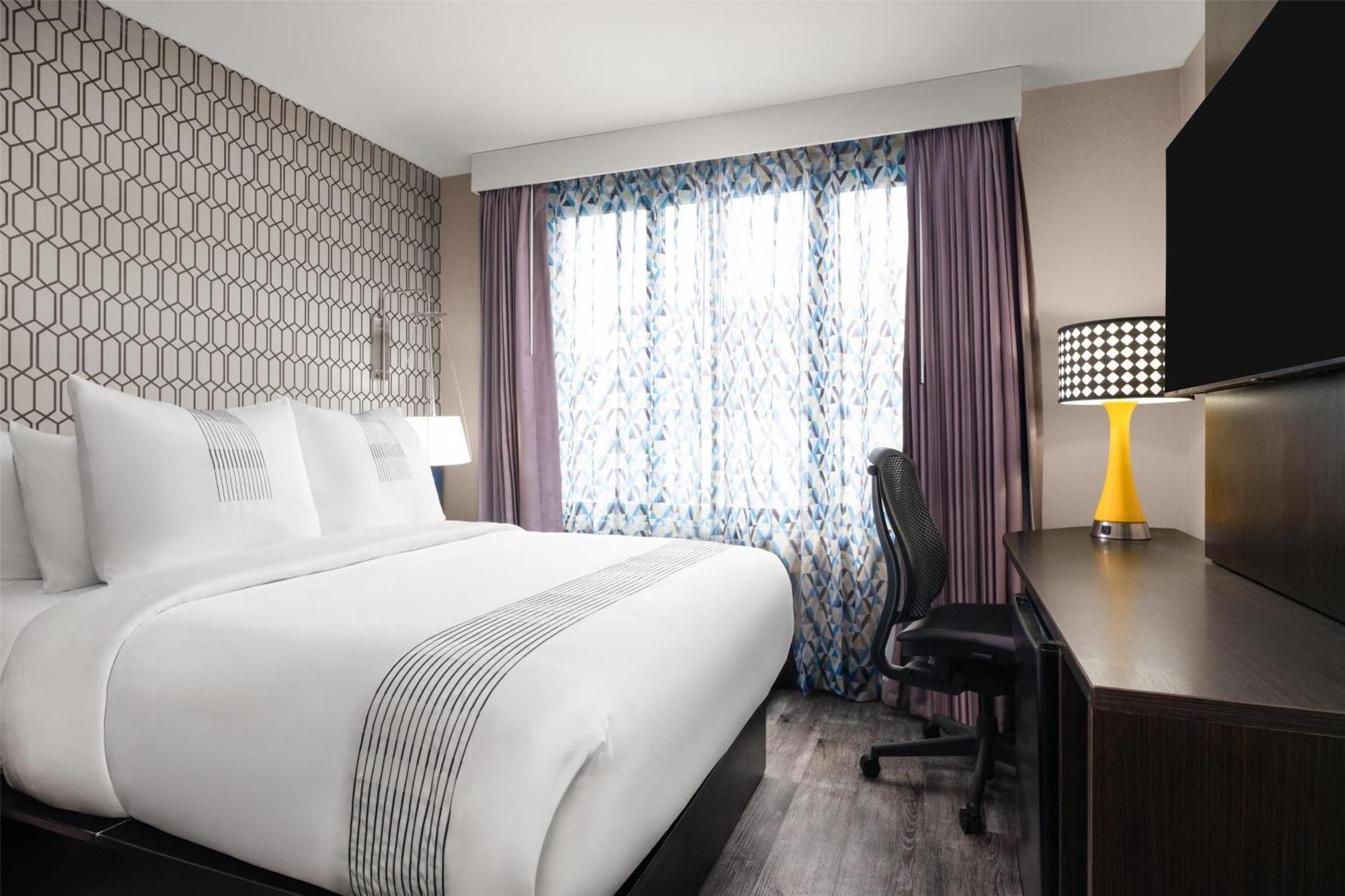 Glo Western Bronx Nyc New York