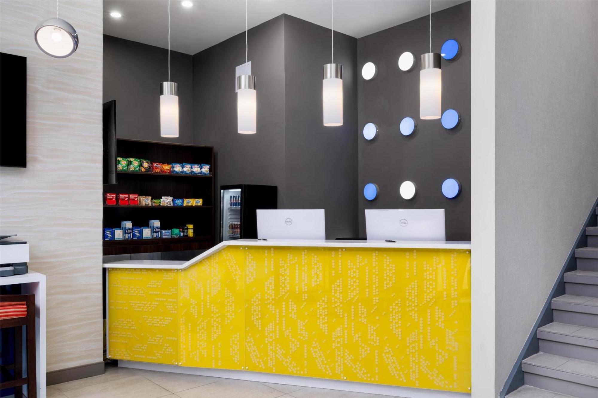 Glo Western Bronx Nyc Hotel