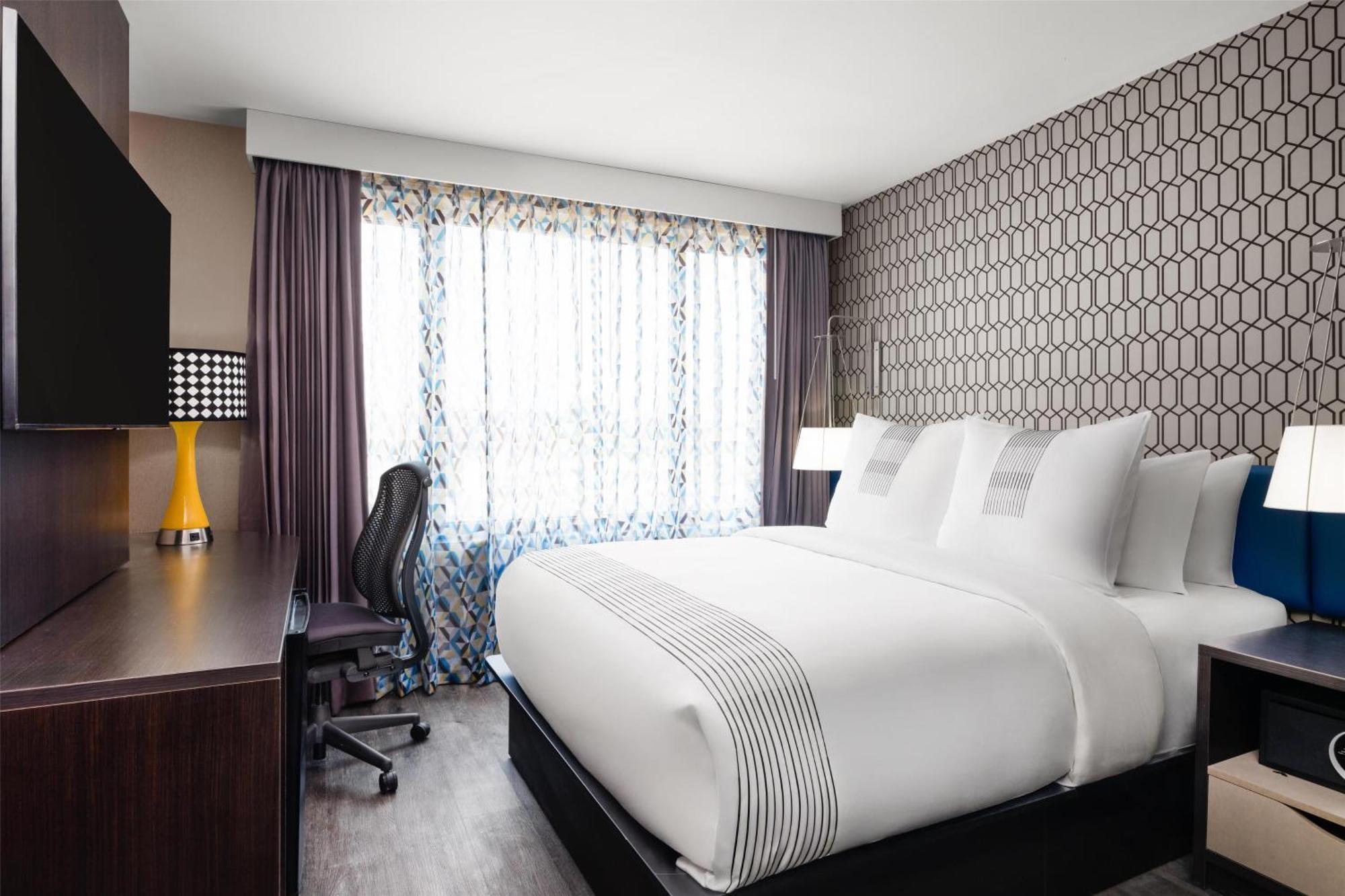 Hotel Glo Western Bronx Nyc