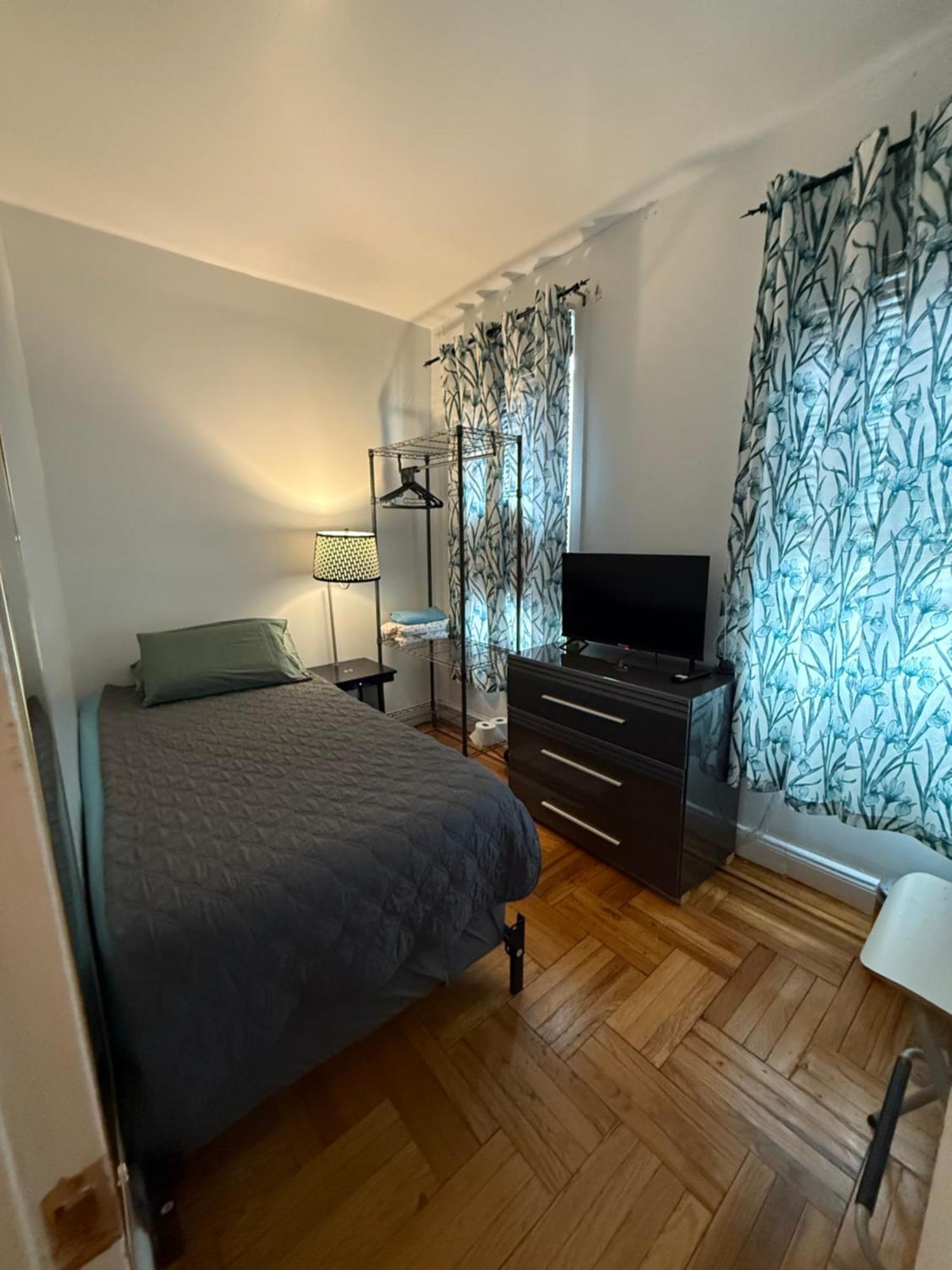 Bronx Private Near Manhattan * New York