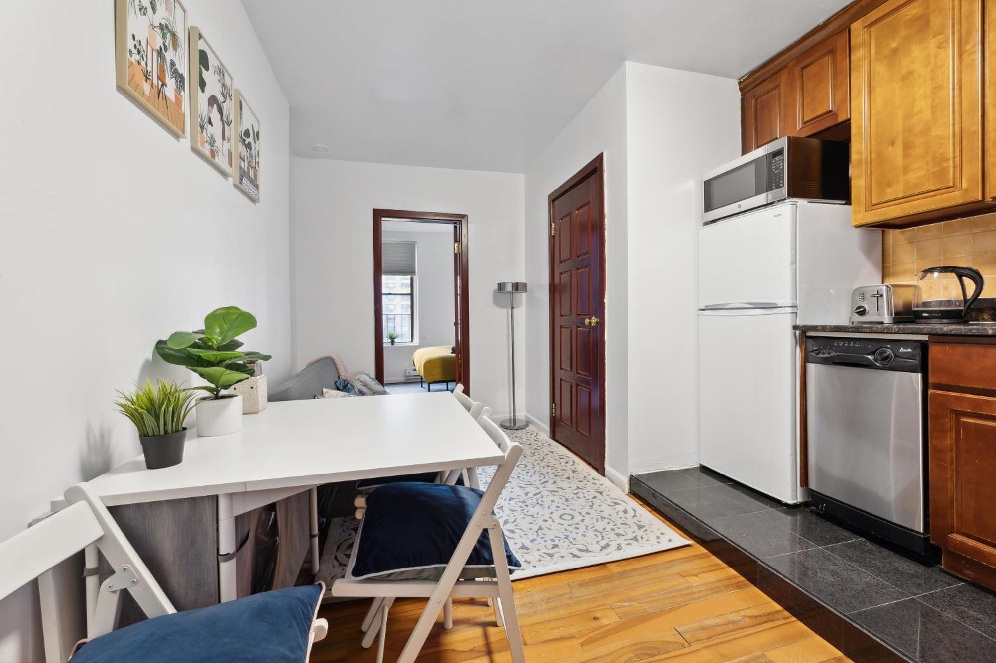 Prime Manhattan Location Family Friendly 2br *