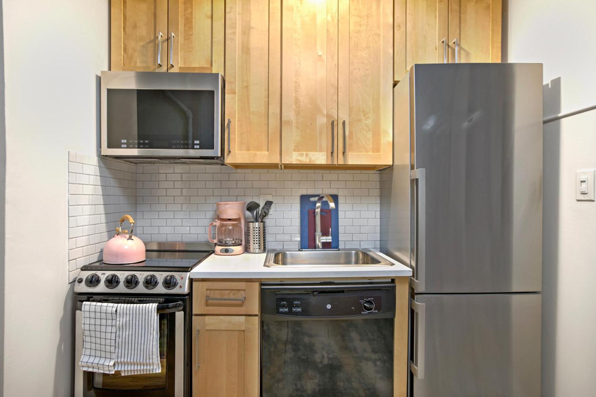 Cozy & Bright 2br In Upper East Side New York