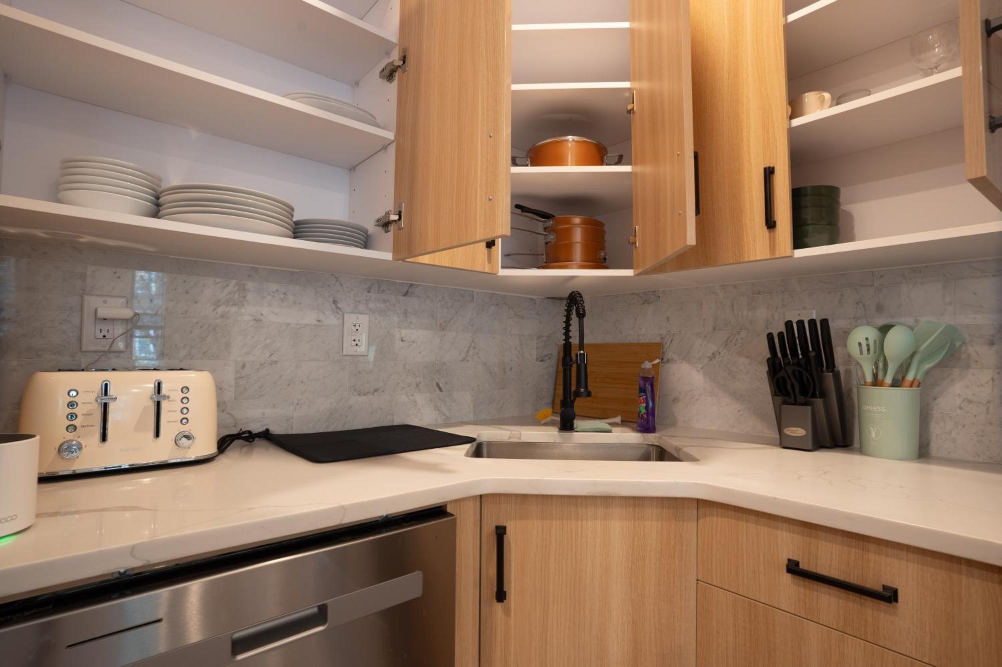 Modern 2br Basement Brooklyn And Backyard *