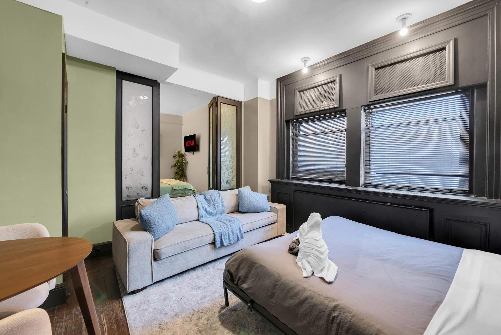 Centrally Located In Nyc Walk To Time Square *