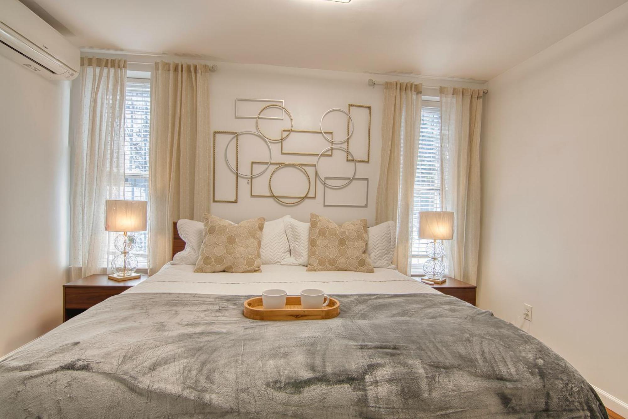 Bushwick Gem With Spacious King Bed, 2 Baths With Modern Kitchen & Steps To Train Apartment New York