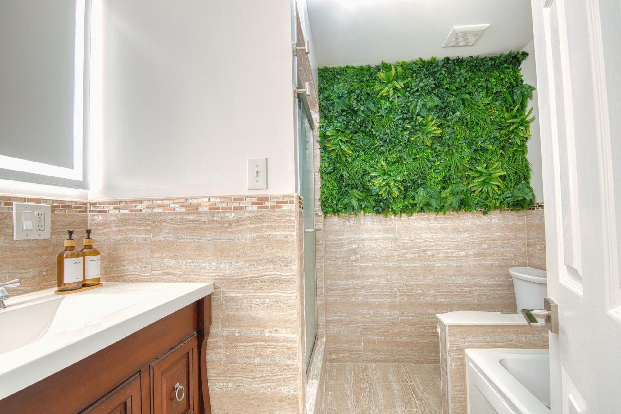 Bushwick Gem With Spacious King Bed, 2 Baths With Modern Kitchen & Steps To Train * New York