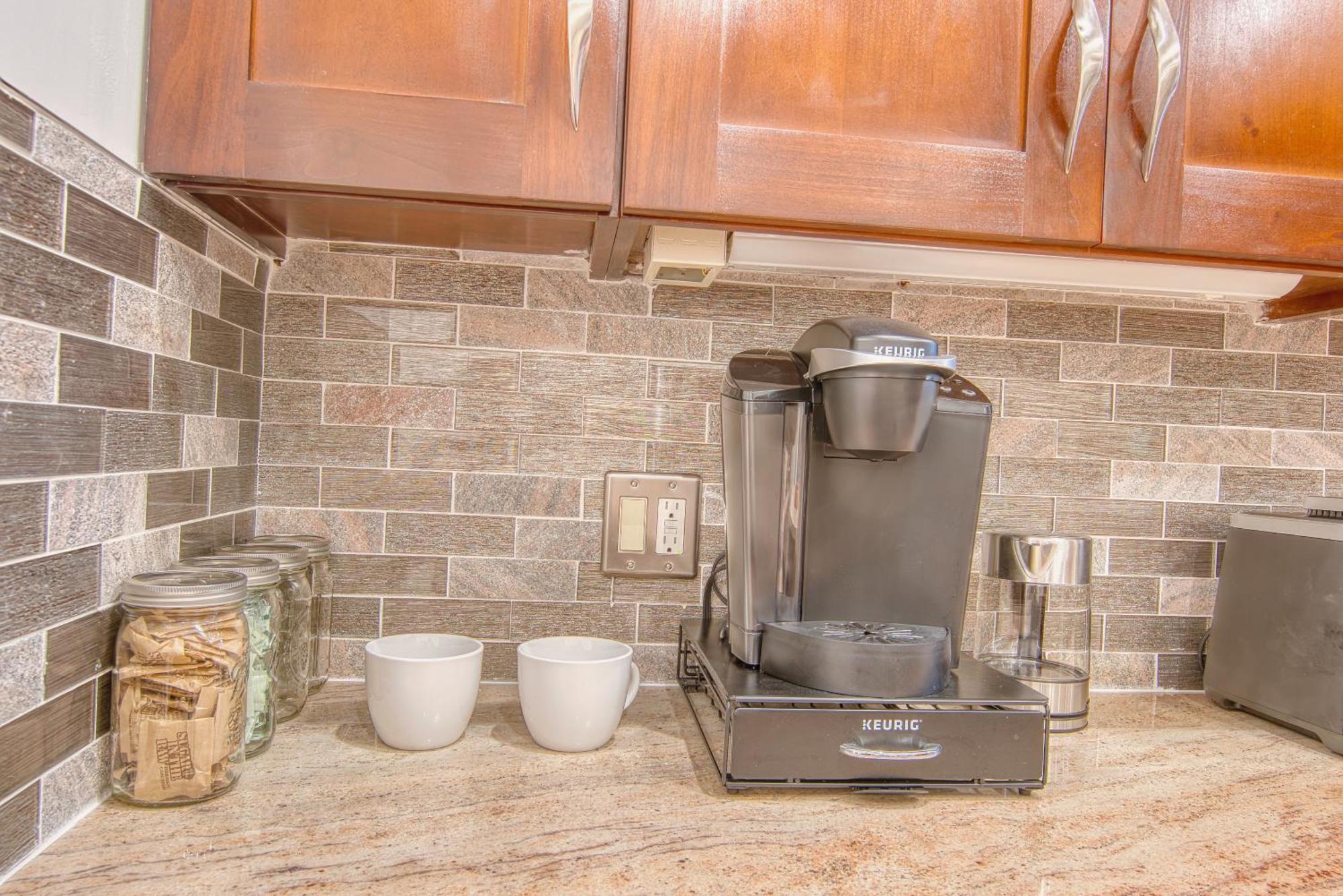 Bushwick Gem With Spacious King Bed, 2 Baths With Modern Kitchen & Steps To Train