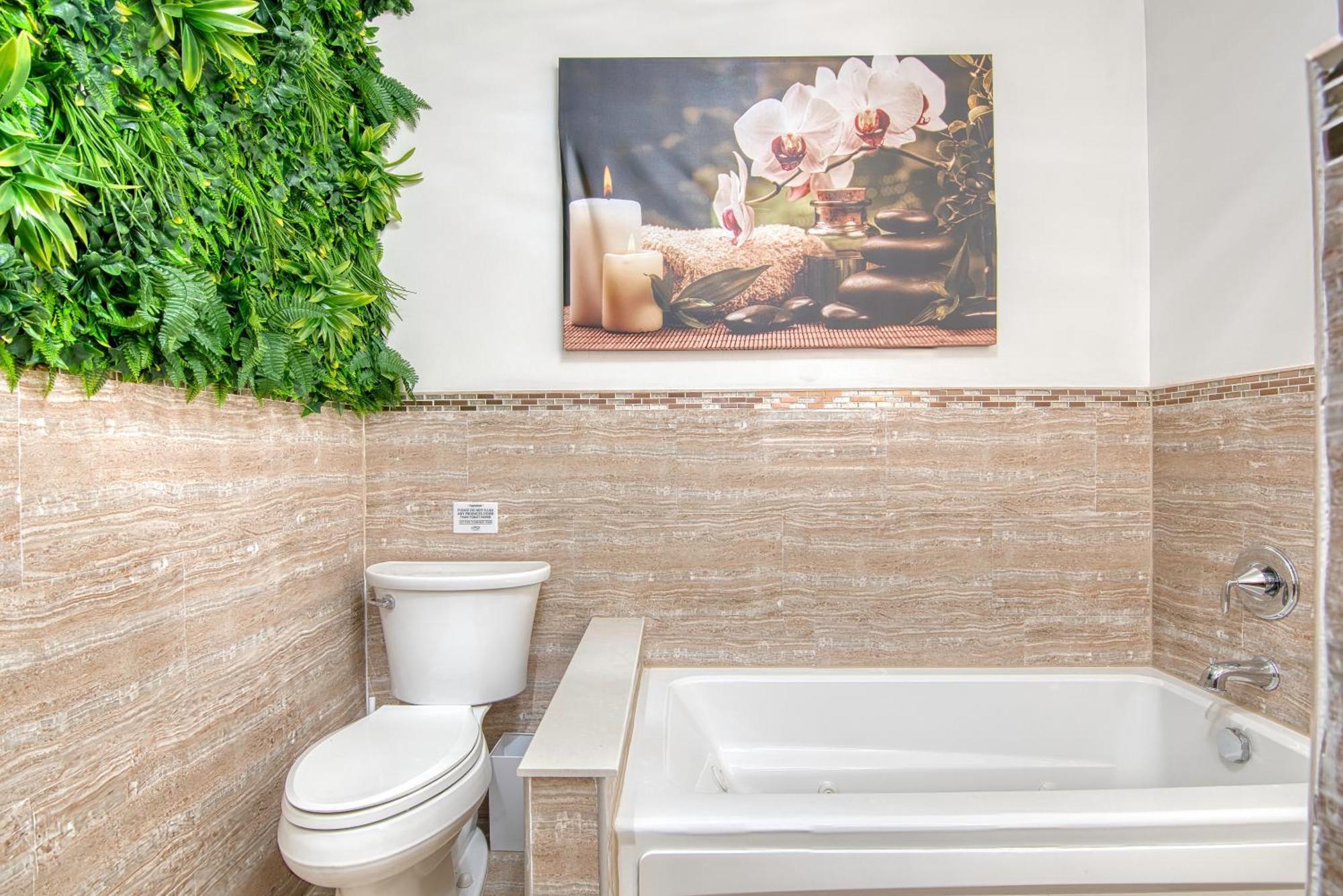 Bushwick Gem With Spacious King Bed, 2 Baths With Modern Kitchen & Steps To Train *