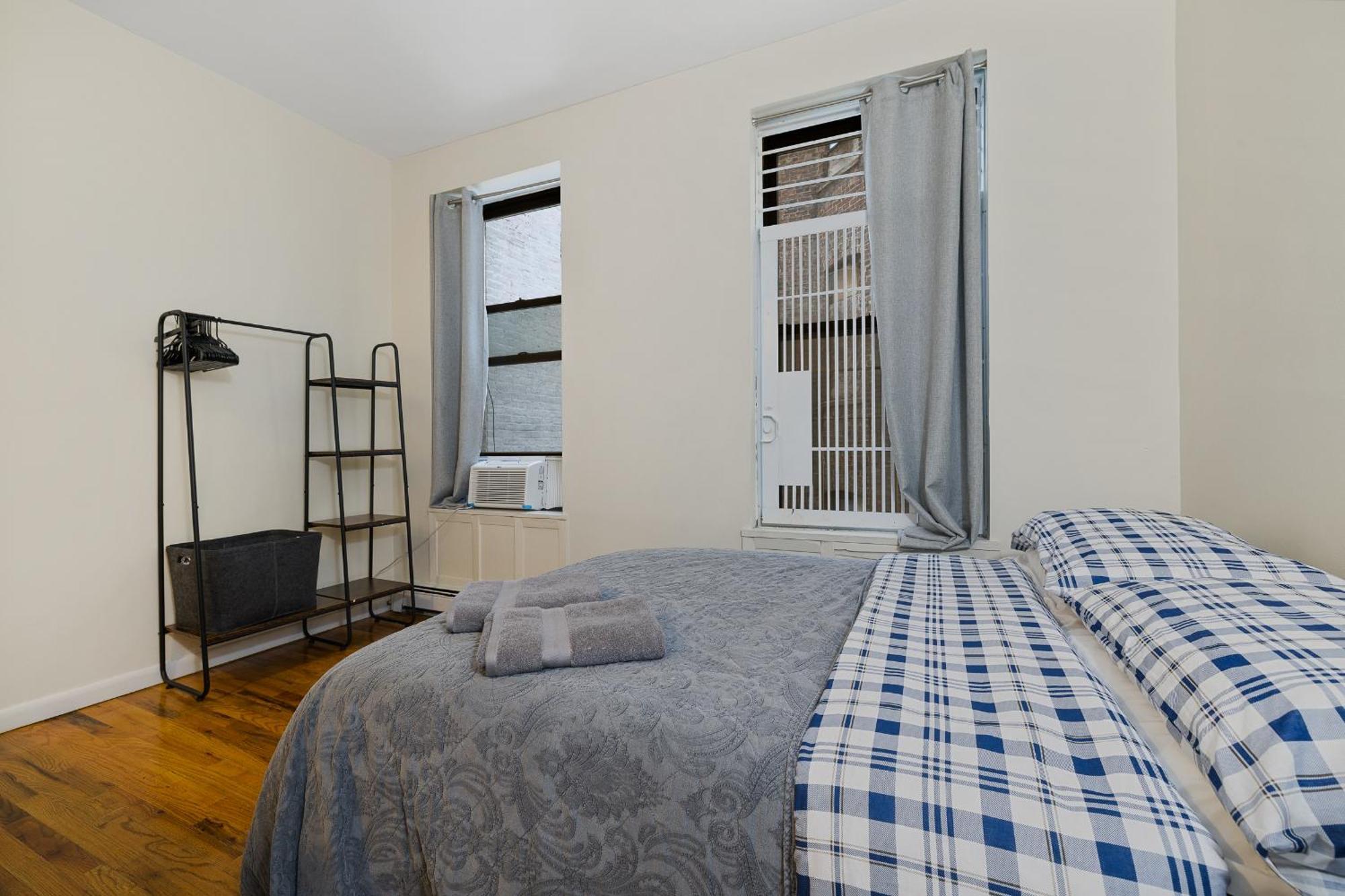 Park Side Living, Get Cozy Apartment *