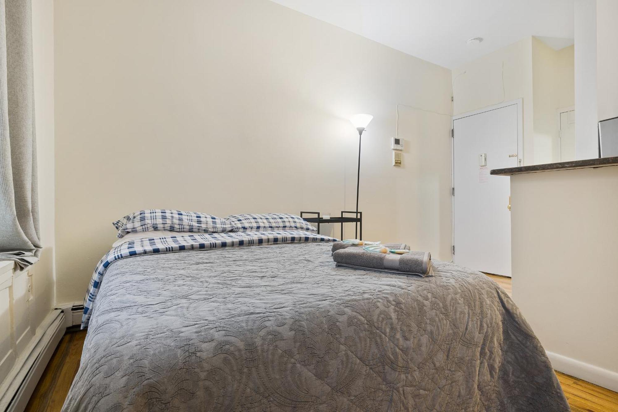 Park Side Living, Get Cozy Apartment