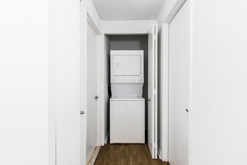 Bright 2 Bedrooms 2 Bathrooms Unit Apartment *