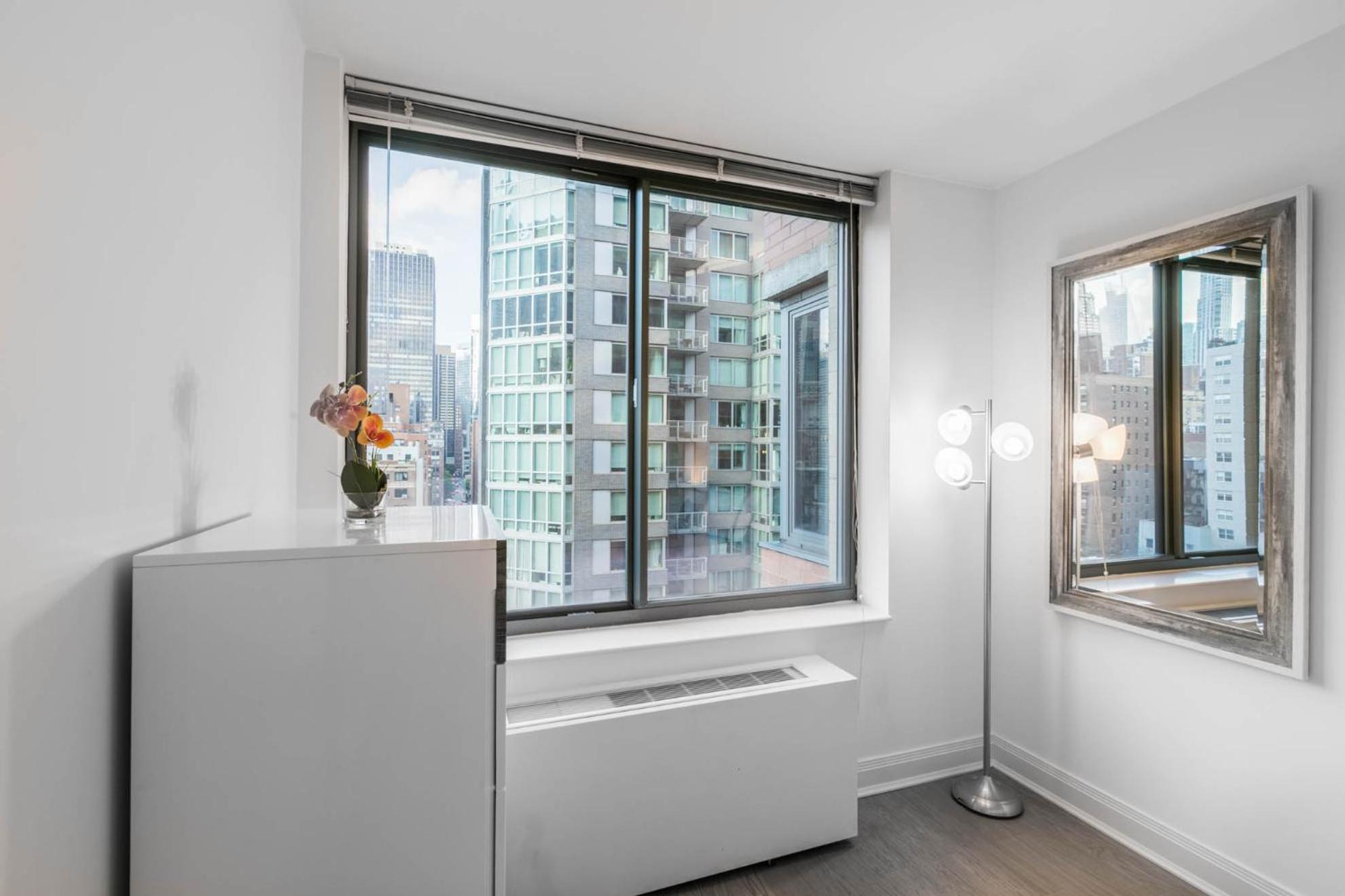 Fully Furnished 1br In Murray Hills *