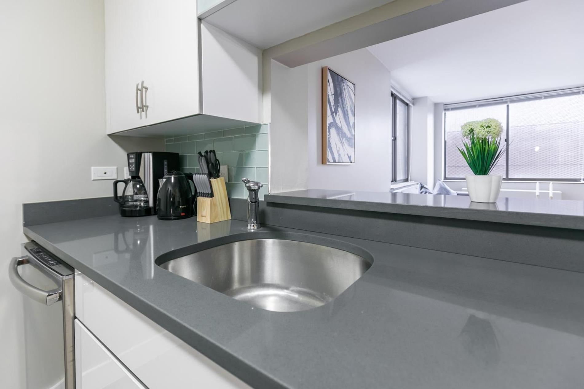 Finest Luxury 1 Bedroom Apartment *