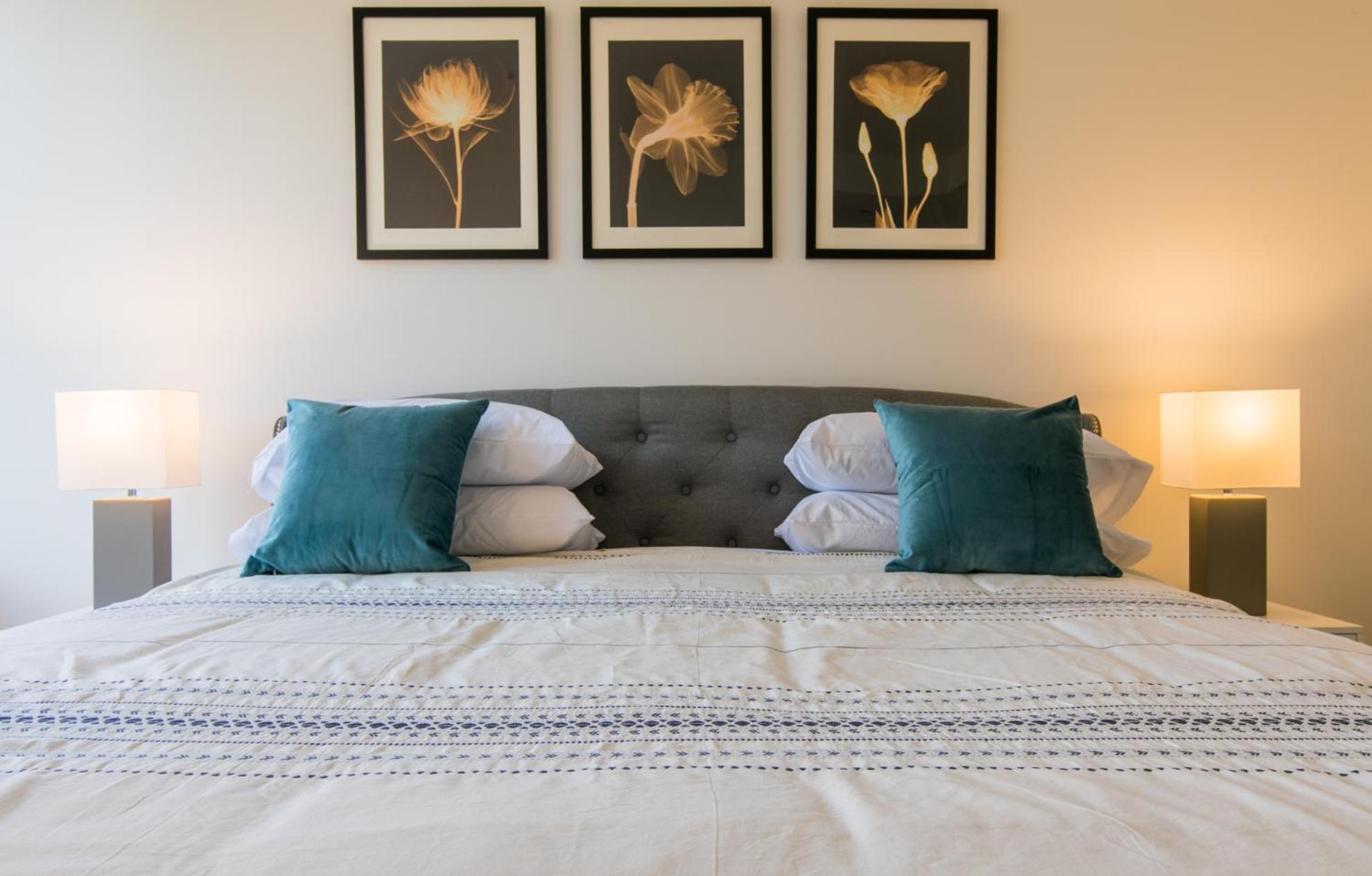 Bright 2 Bedrooms 2 Bathrooms Unit