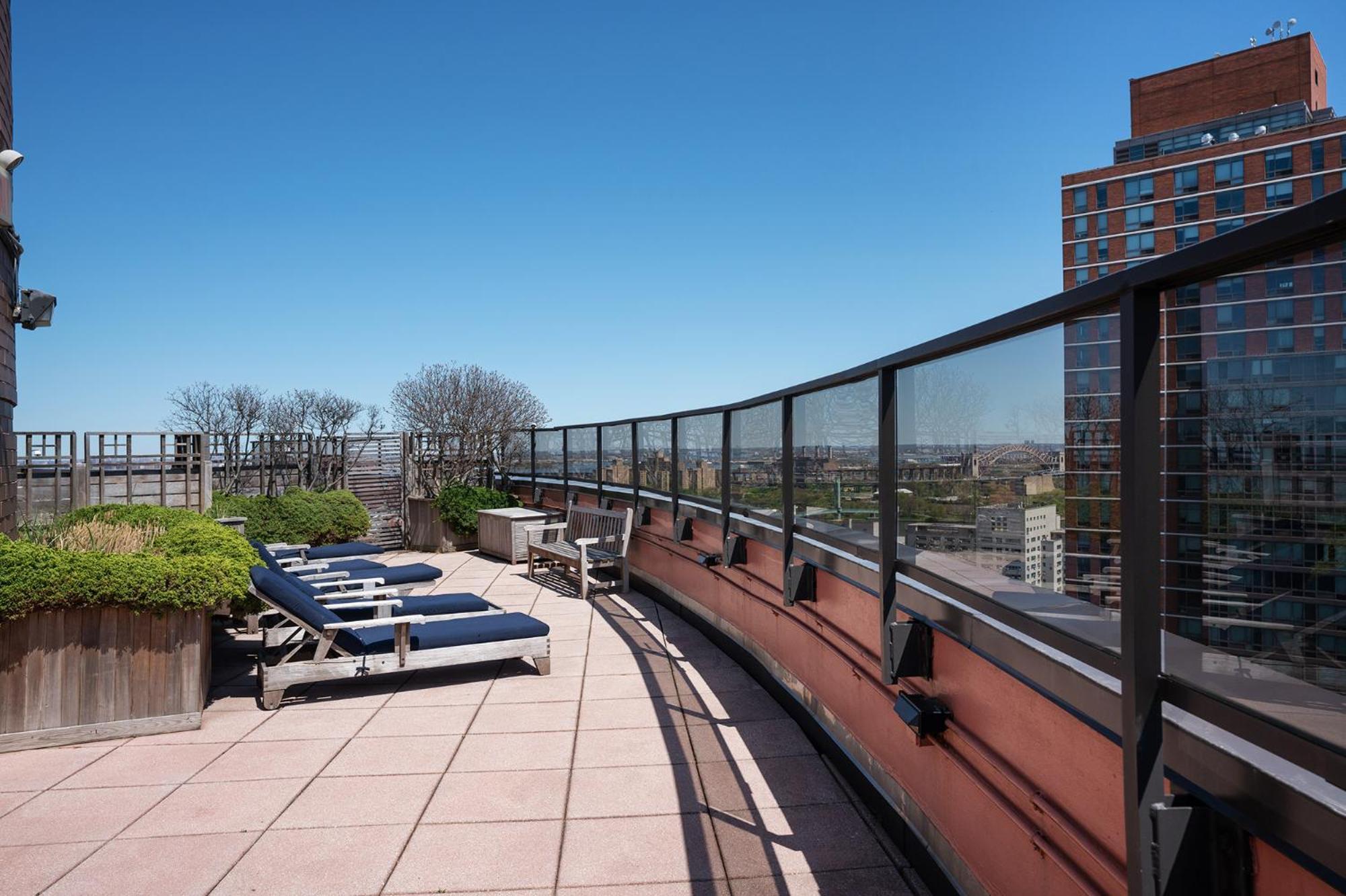 Stunning For 4 2 Bedrooms 2 Bath * New York