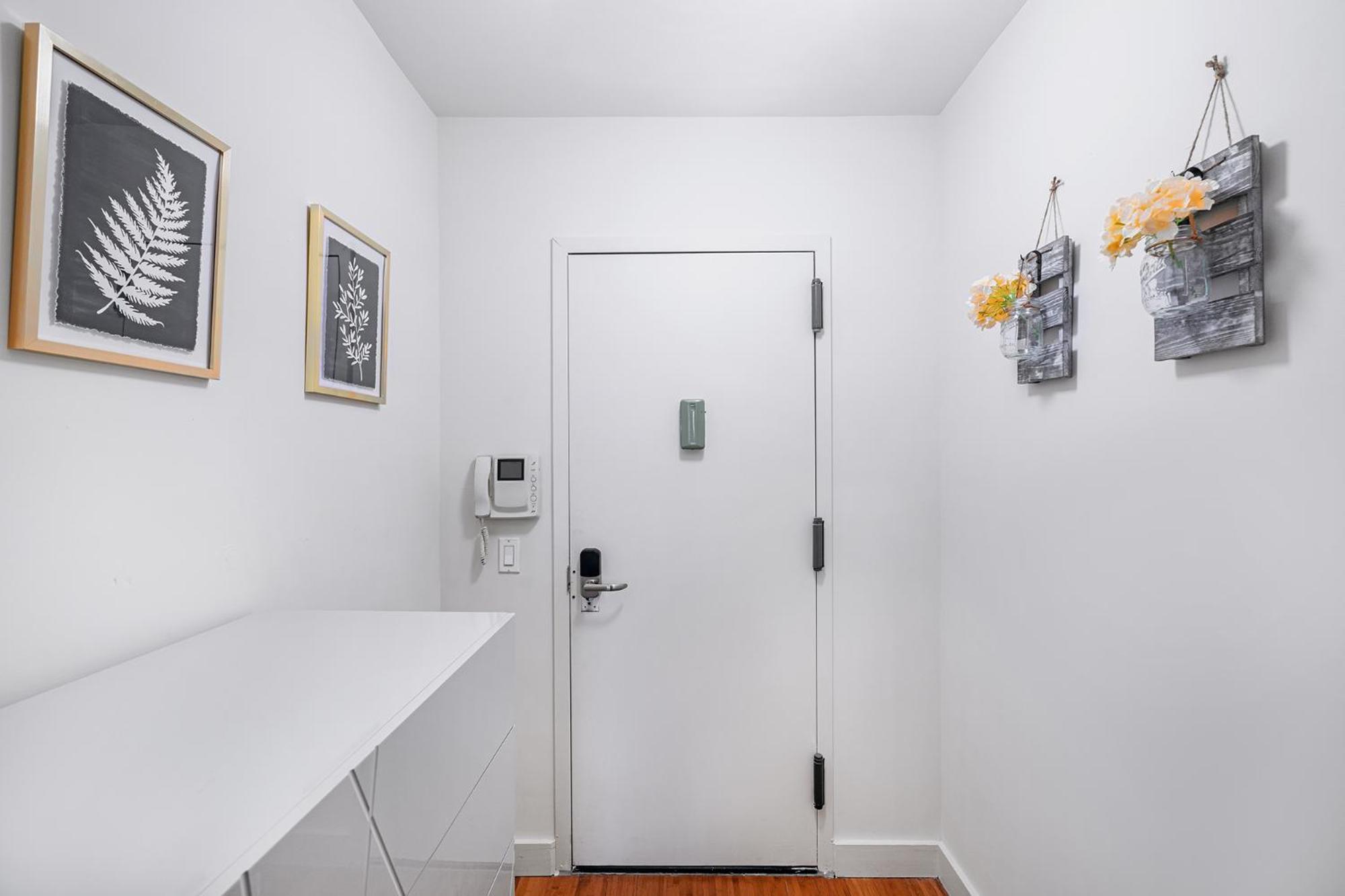 Beautiful 3 Bedroom Unit In Prime Location