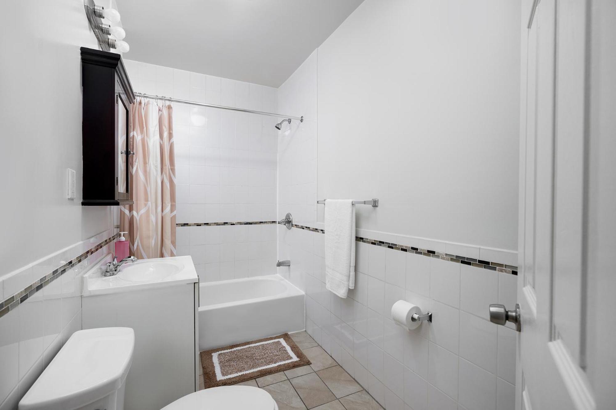 Apartment Beautiful 3 Bedroom Unit In Prime Location