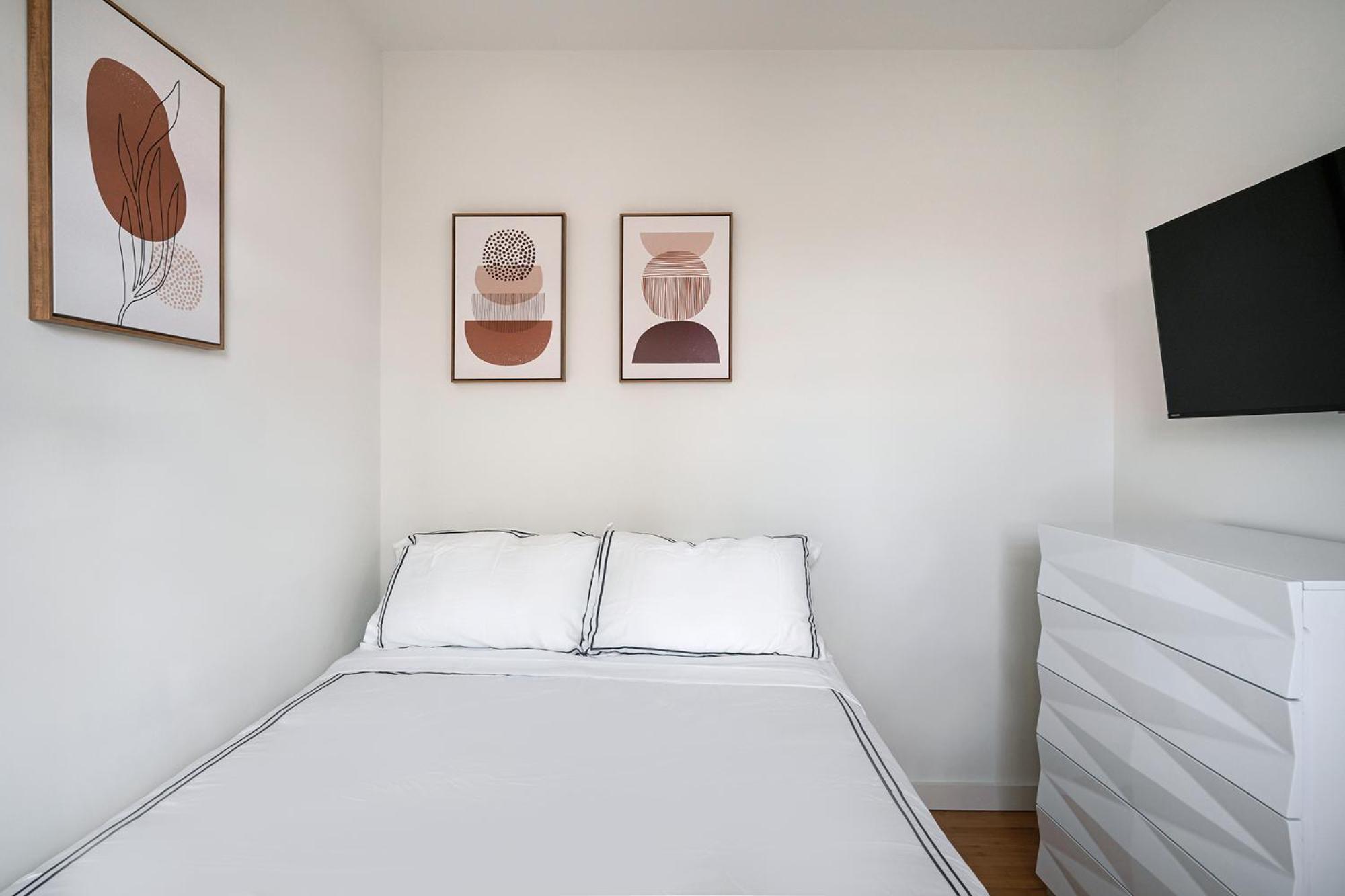 Beautiful 3 Bedroom Unit In Prime Location New York