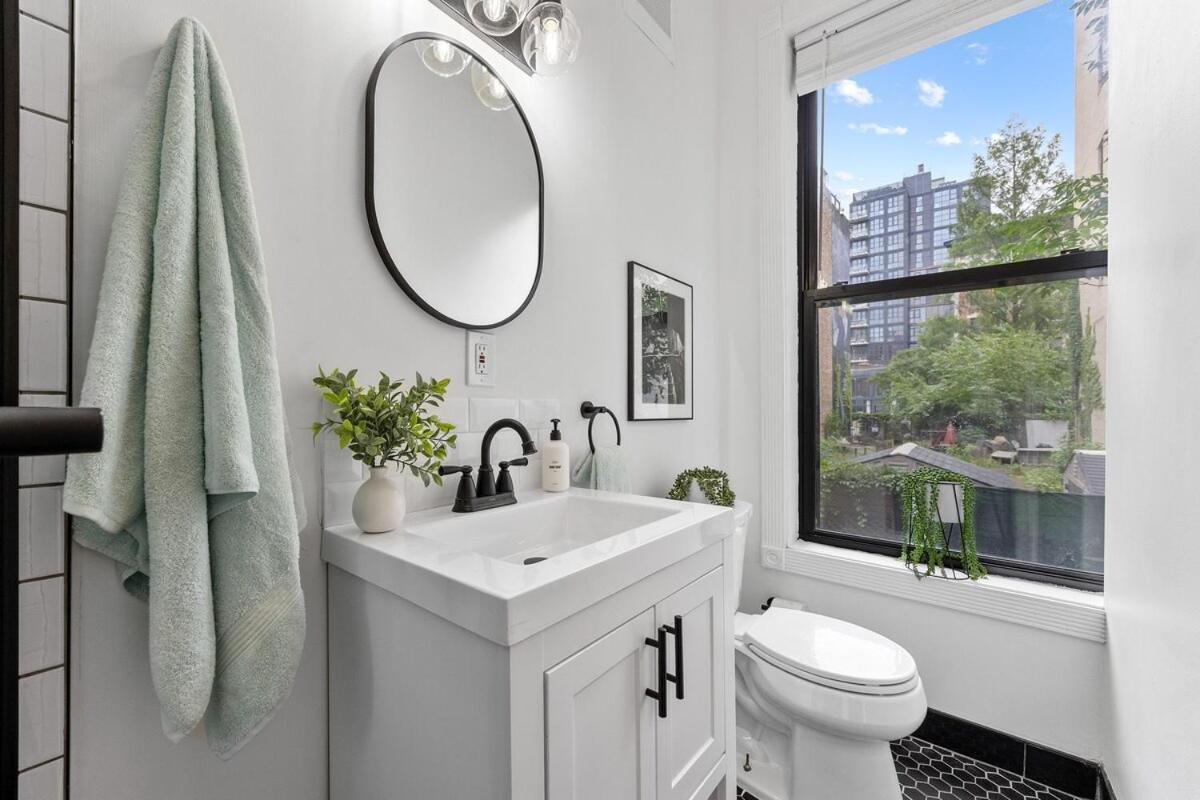 2br And 2ba In Historic Brownstone Near Subway Apartment