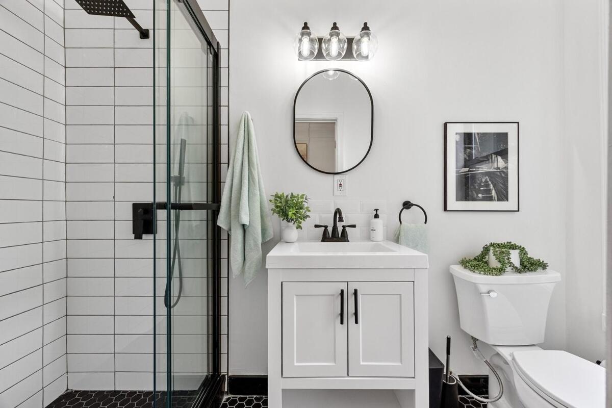 2br And 2ba In Historic Brownstone Near Subway Apartment