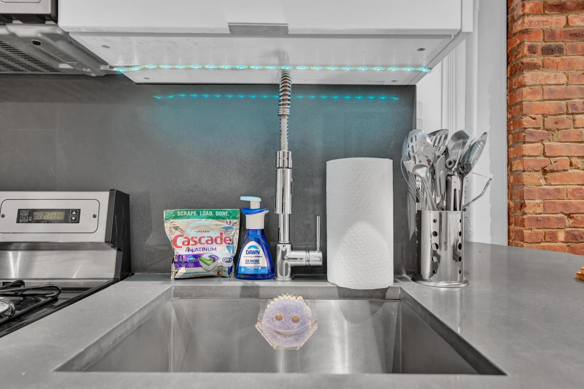 Spacious Soho 1bedroom Unit Washer & Dryer Apartment *