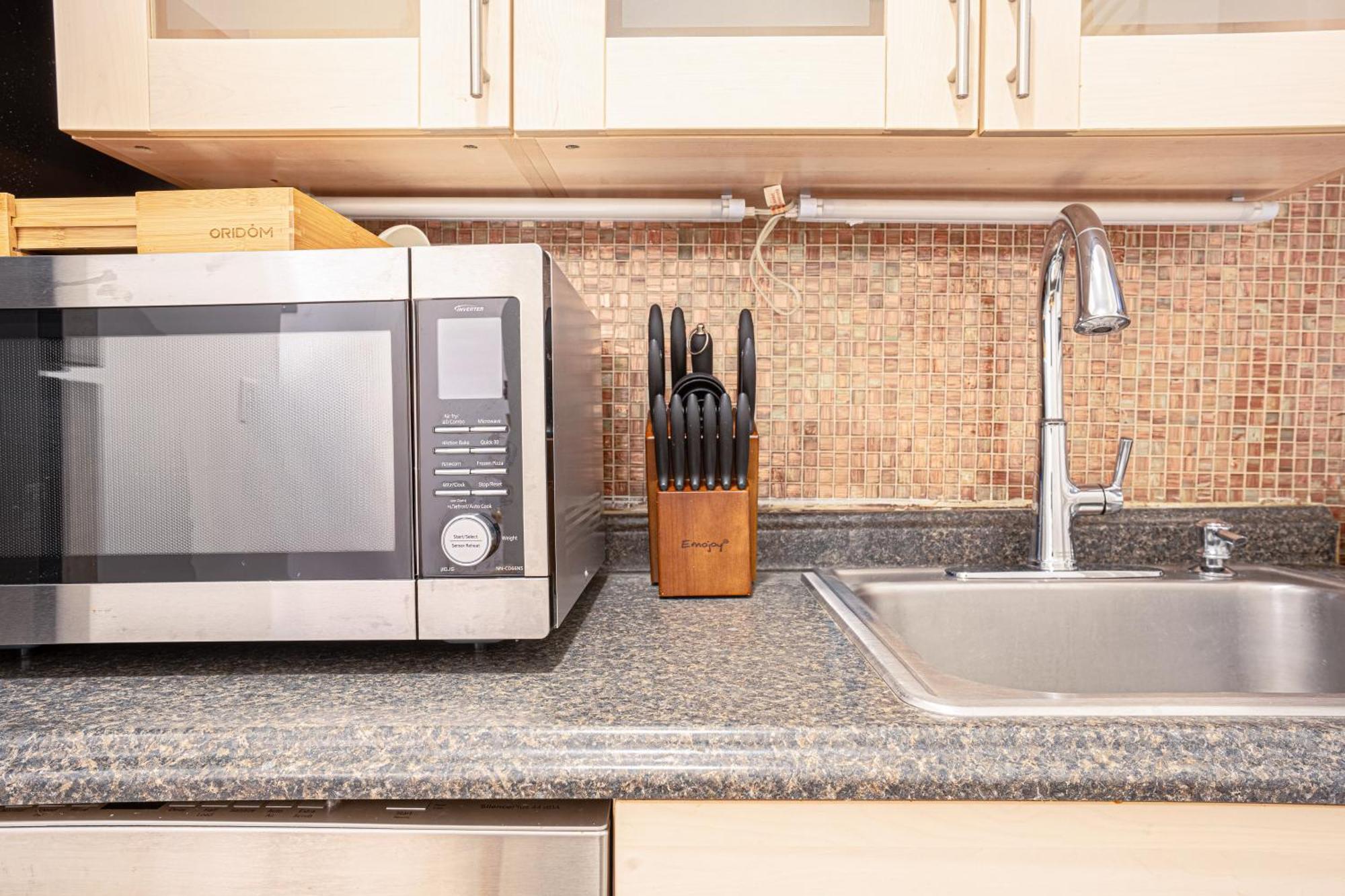 Inviting 2bd Upper East Side With Backyard