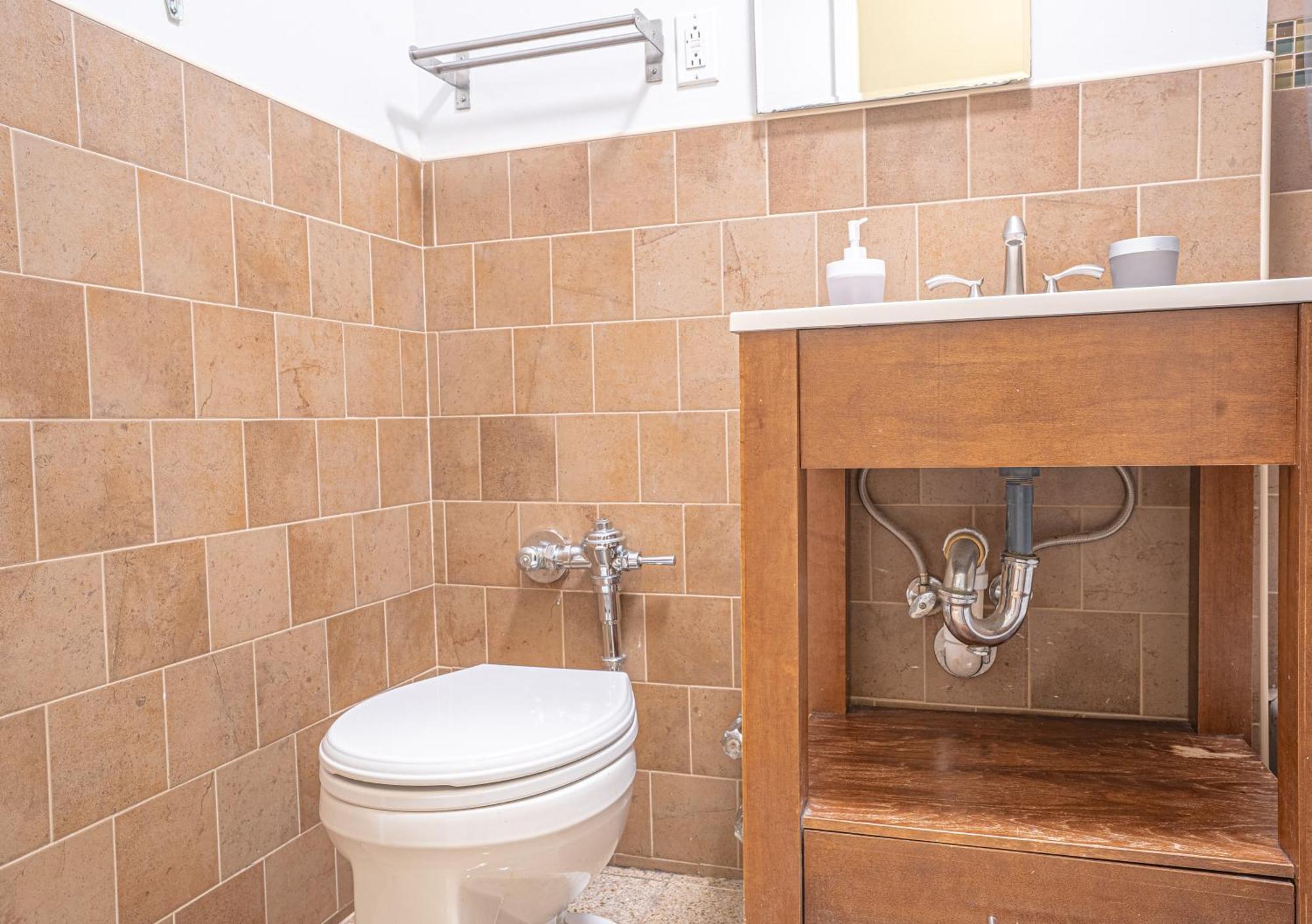 Inviting 2bd Upper East Side With Backyard New York