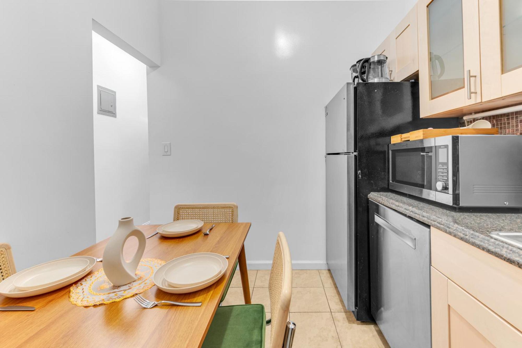 Inviting 2bd Upper East Side With Backyard New York