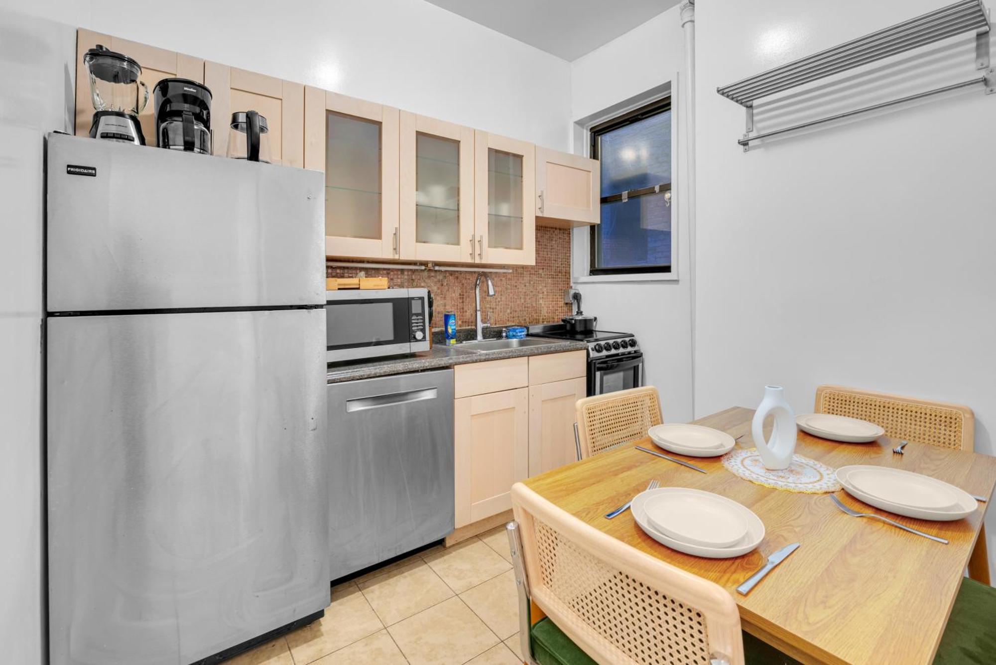 Apartment Inviting 2bd Upper East Side With Backyard New York